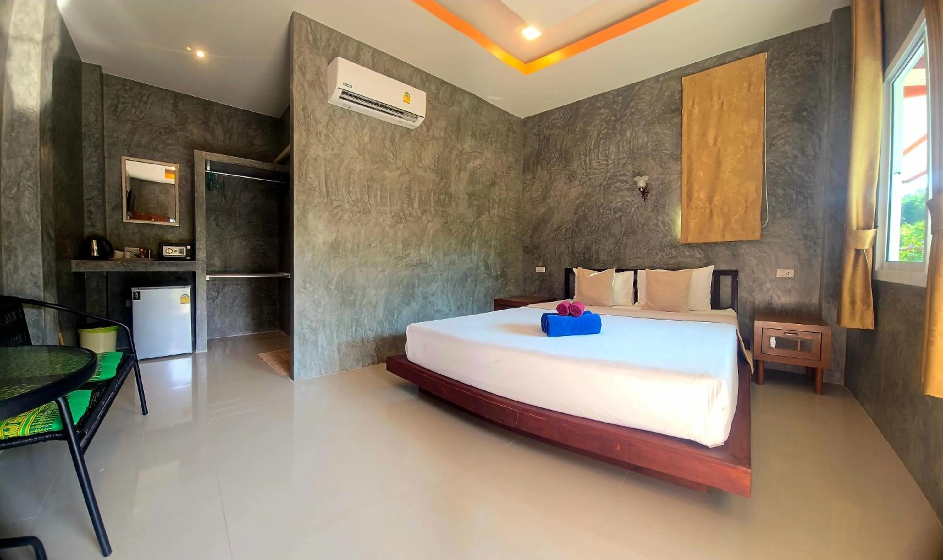 Bed in Toongyoong Longbeach Resort SHA Plus