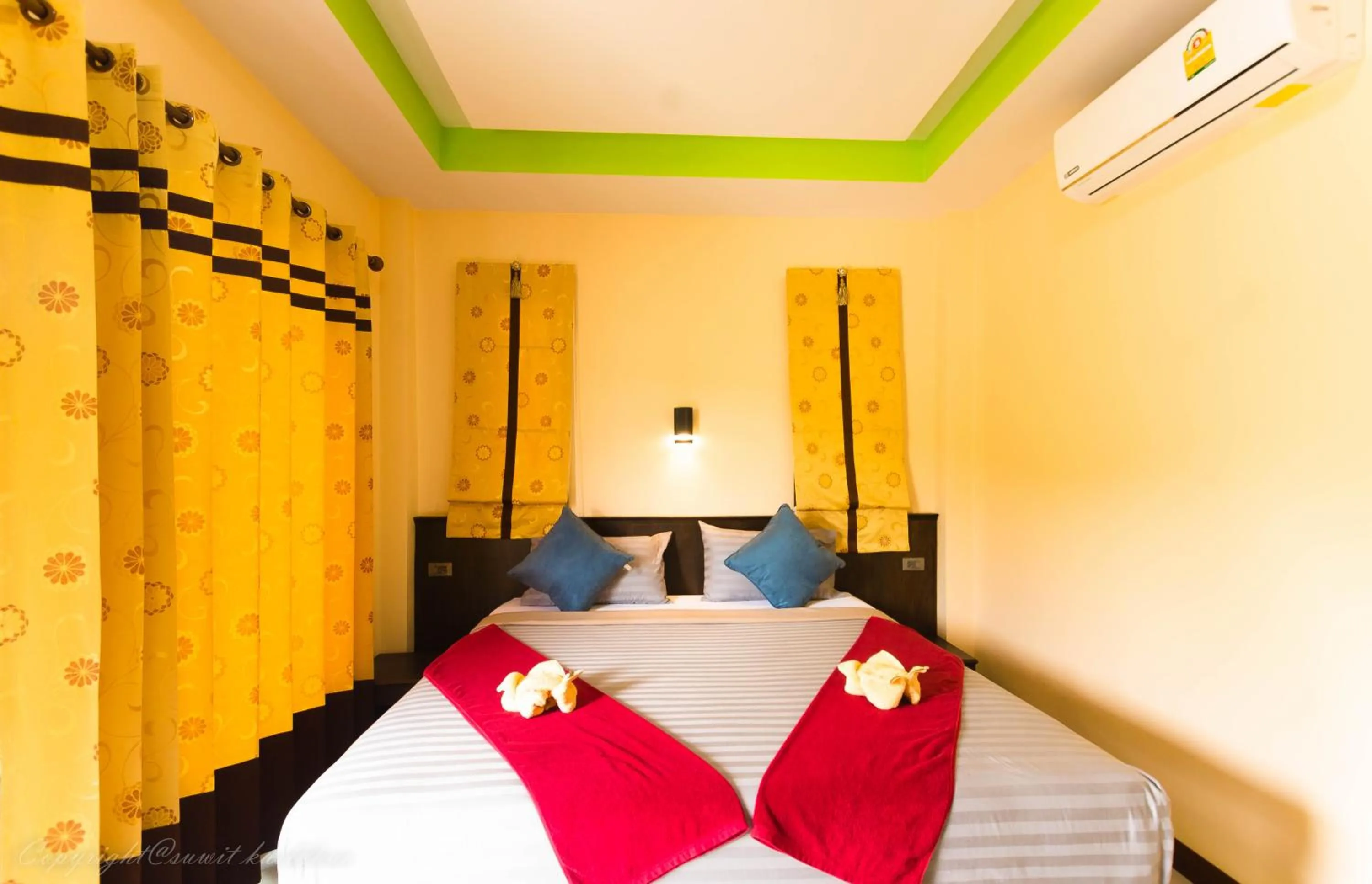 Bed in Toongyoong Longbeach Resort SHA Plus