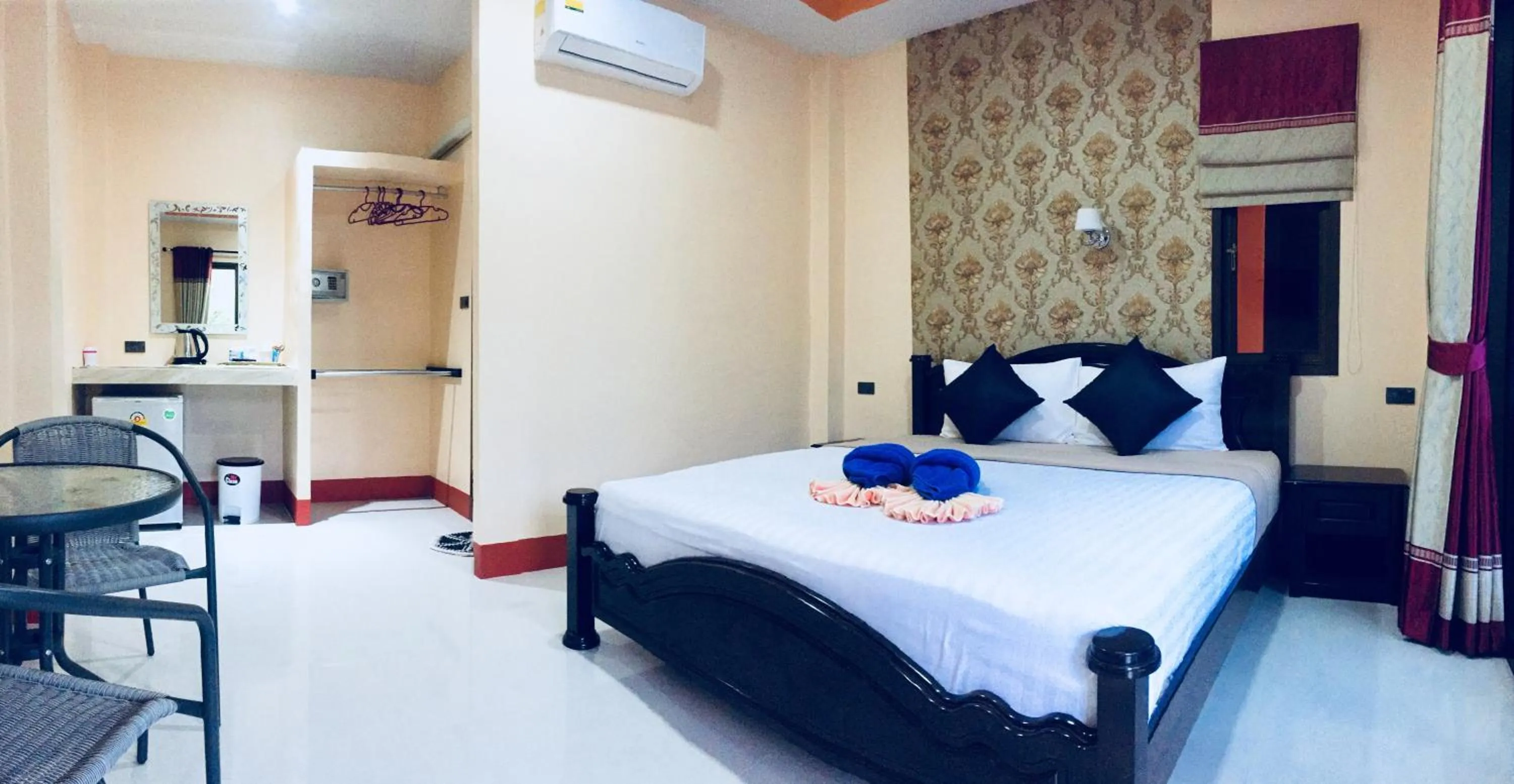 Bed in Toongyoong Longbeach Resort SHA Plus