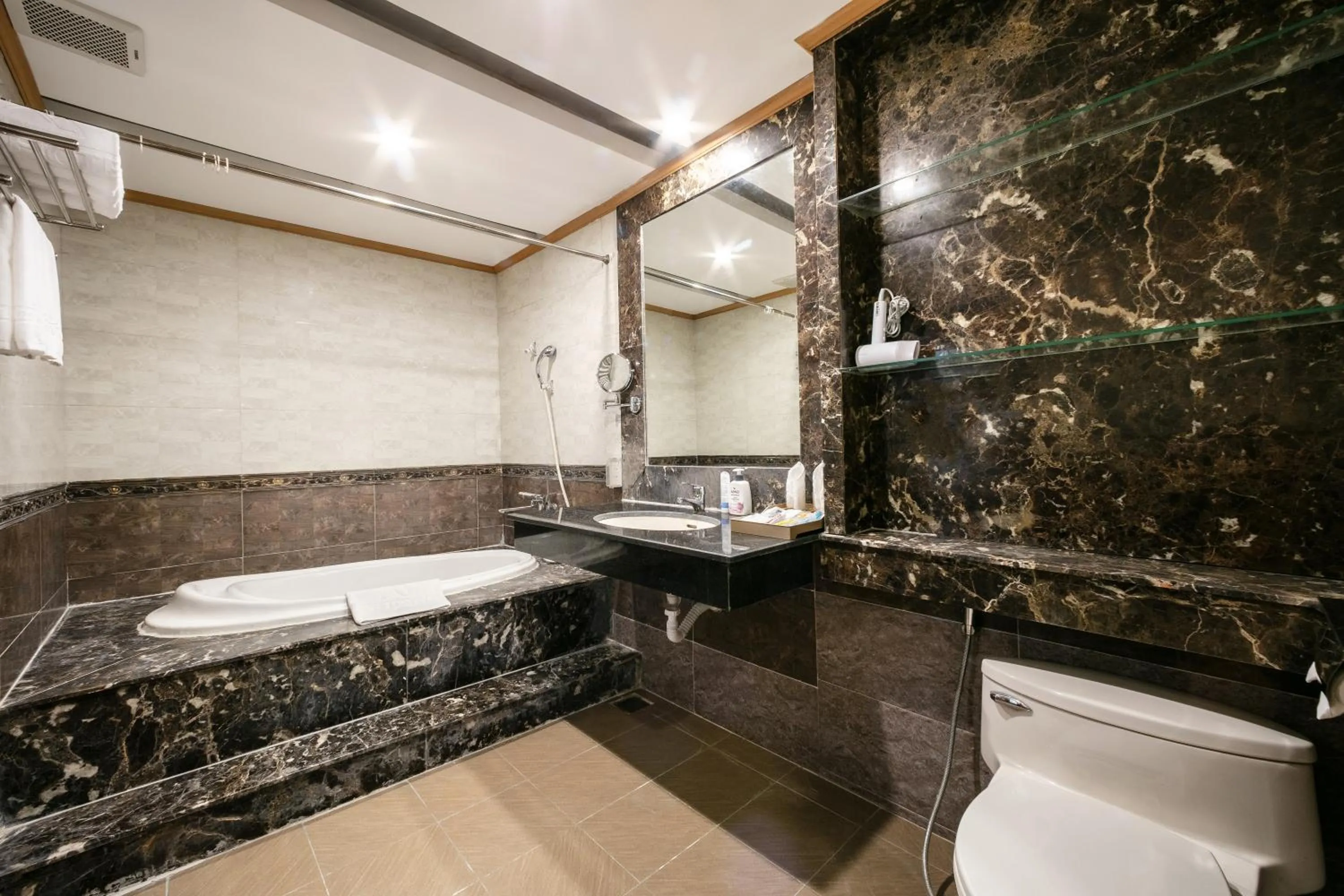 Shower in A25 Hotel - 44 Hàng Bún