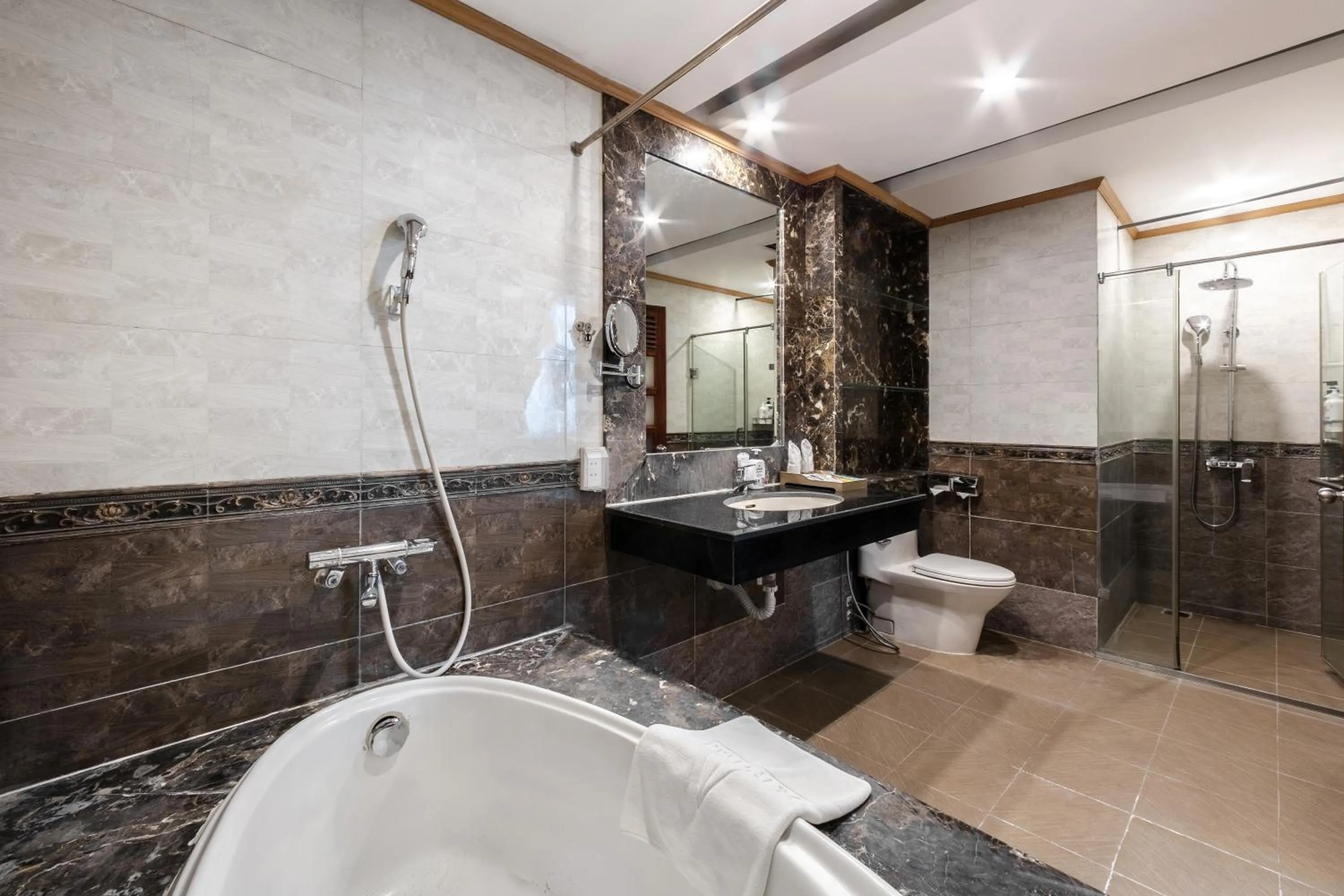 Shower in A25 Hotel - 44 Hàng Bún