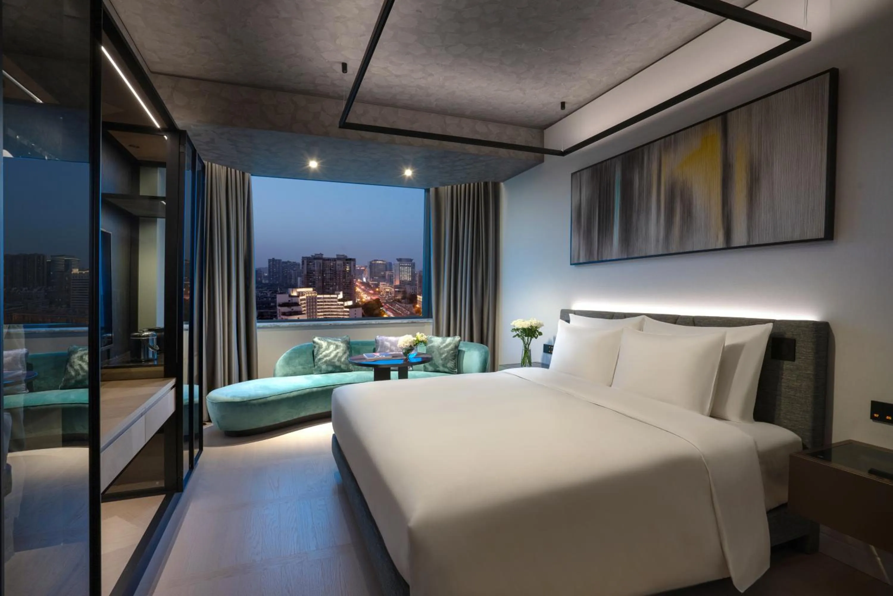 Photo of the whole room, Bed in Kempinski Hotel Chengdu-City Center