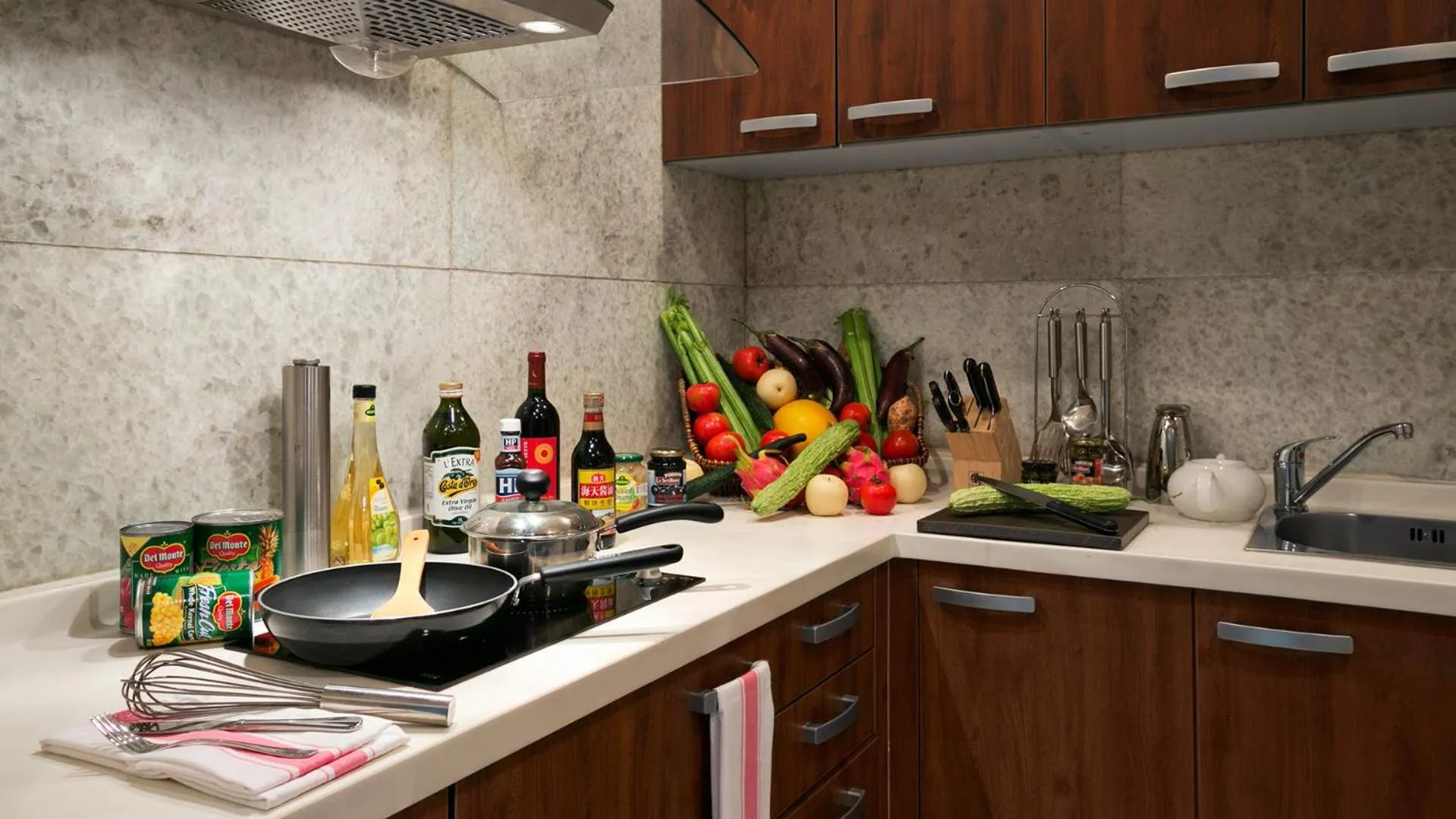 Kitchen or kitchenette in Kempinski Hotel Chengdu-City Center