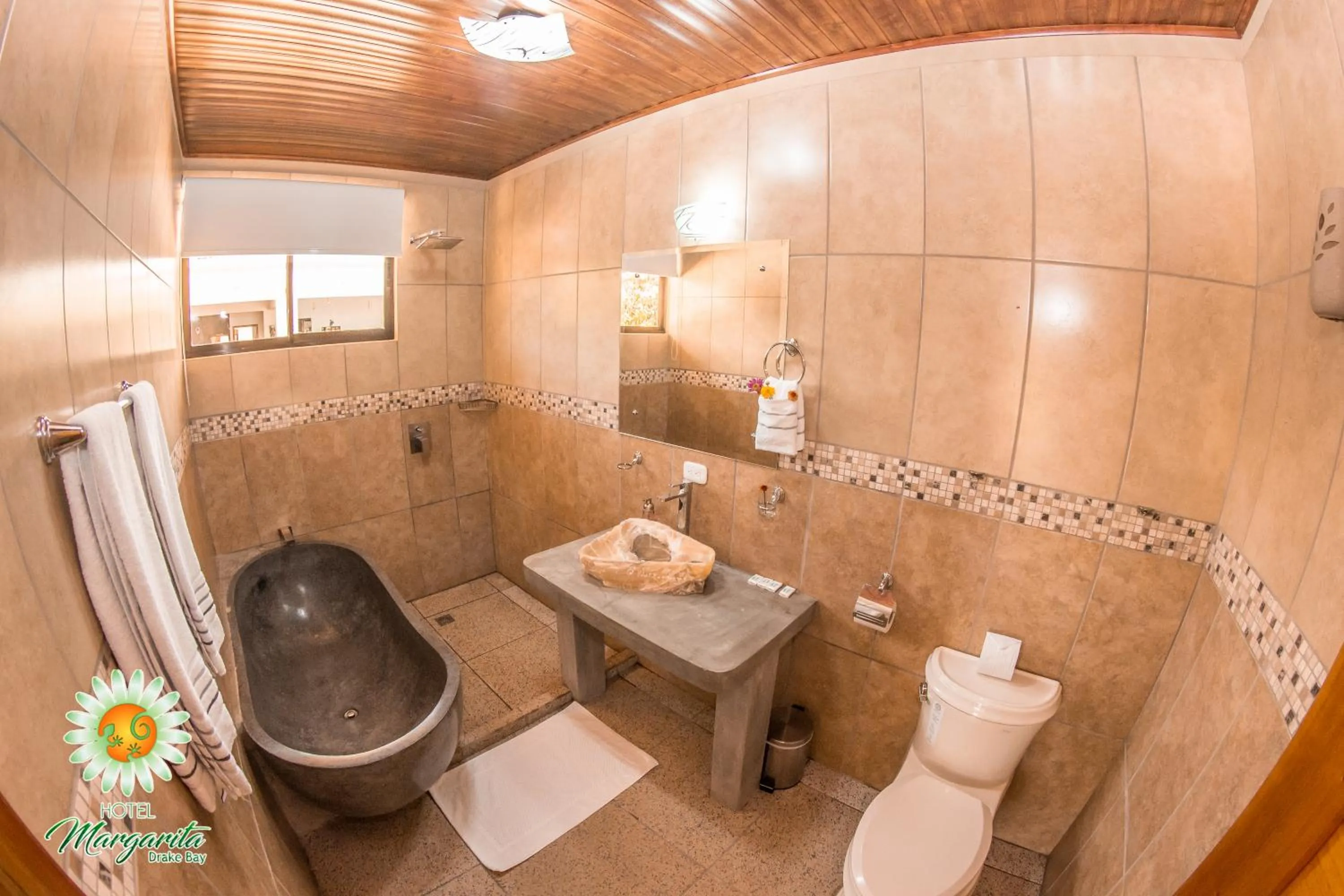 Bathroom in Hotel Margarita and Tour Operator Drake Bay