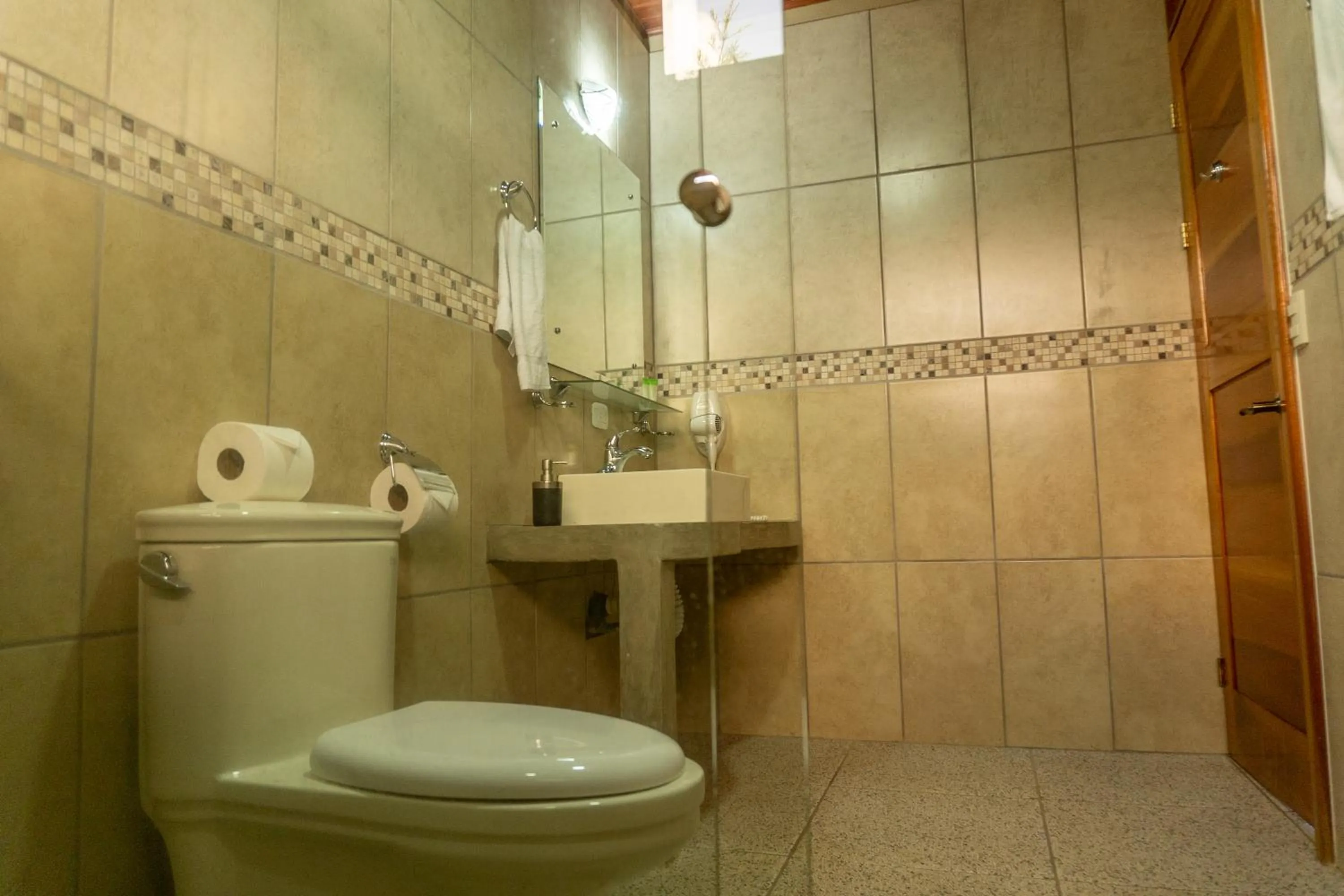 Bathroom in Hotel Margarita and Tour Operator Drake Bay