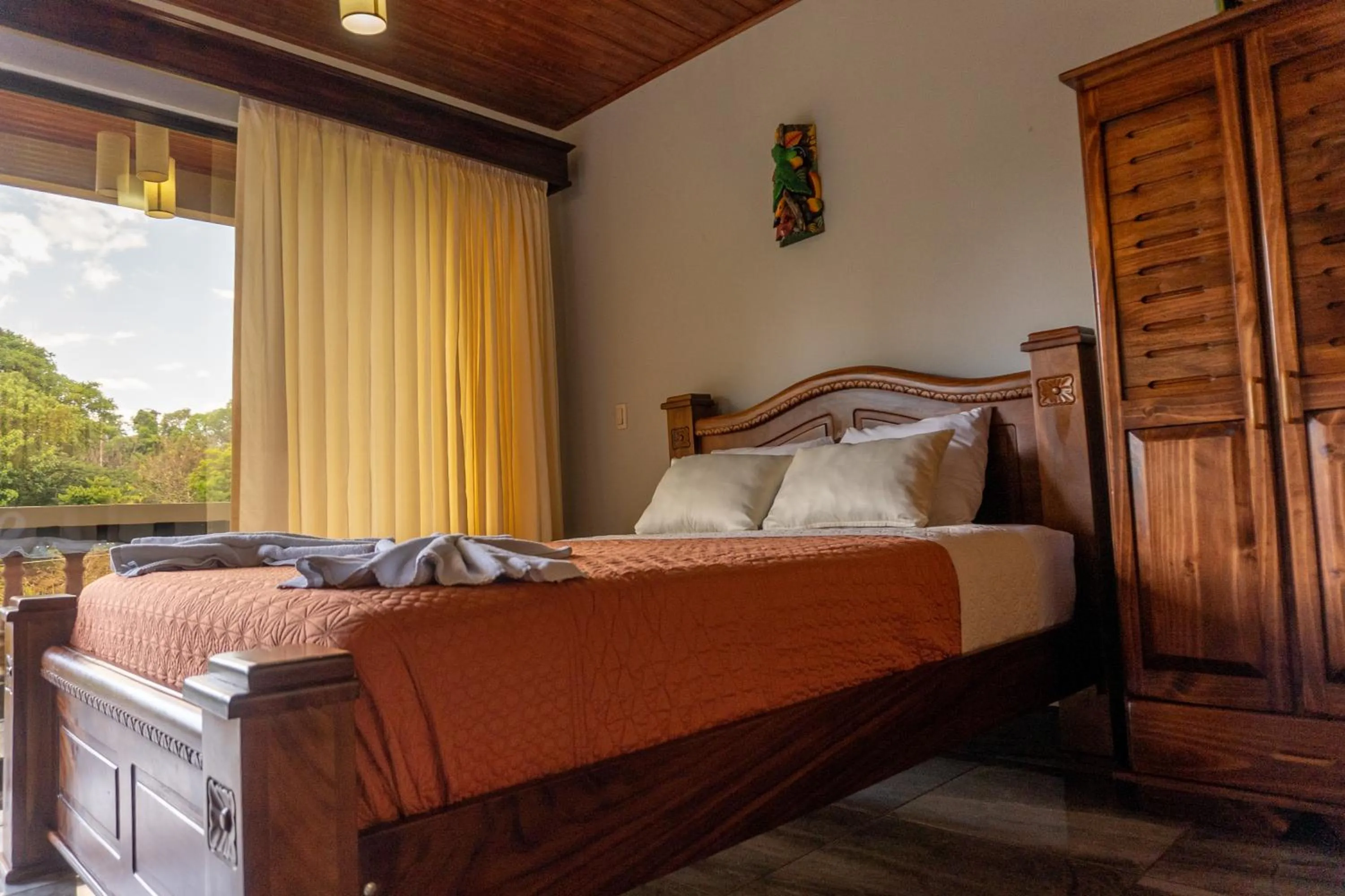 Photo of the whole room, Bed in Hotel Margarita and Tour Operator Drake Bay