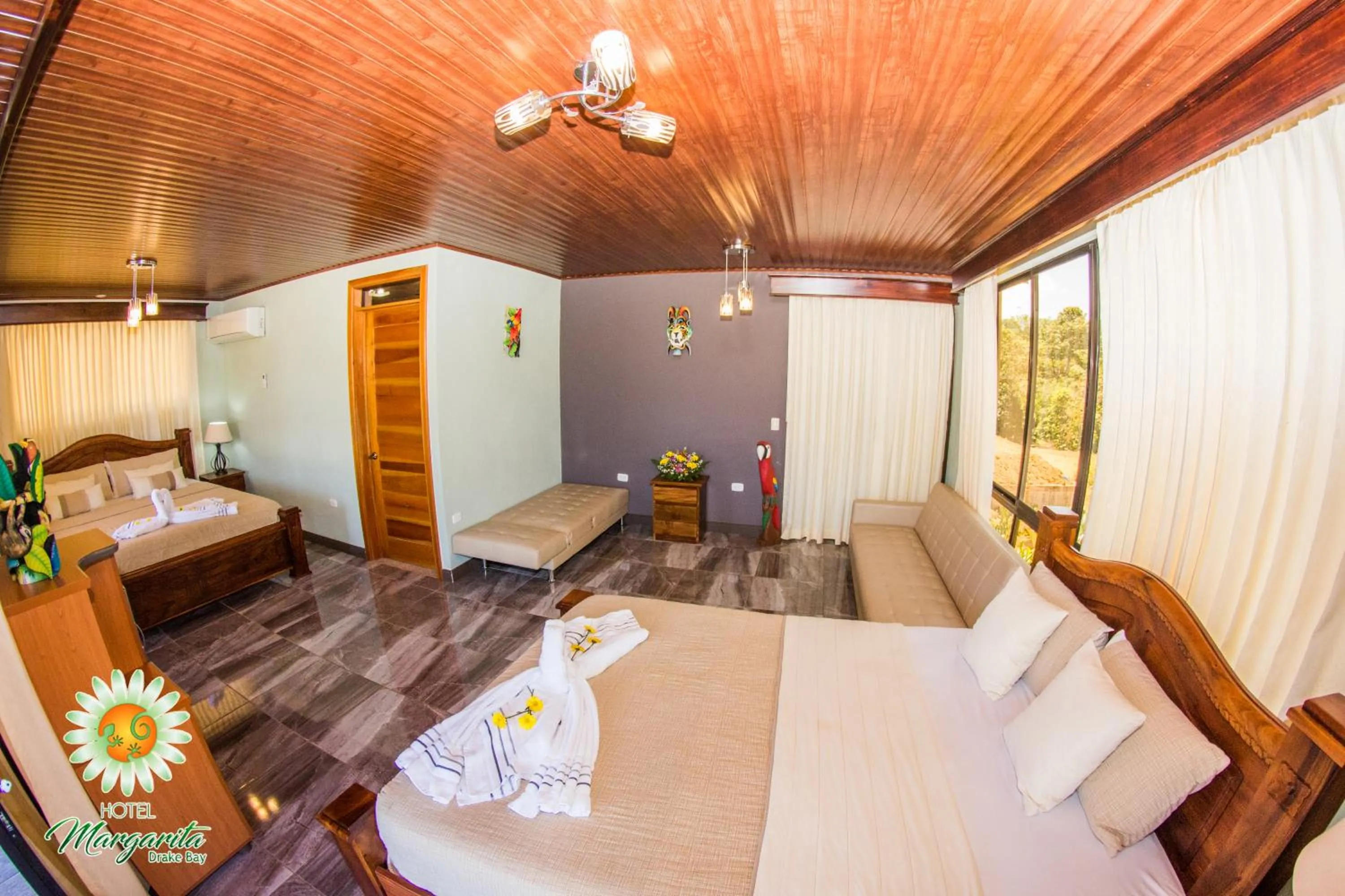 Bed in Hotel Margarita and Tour Operator Drake Bay