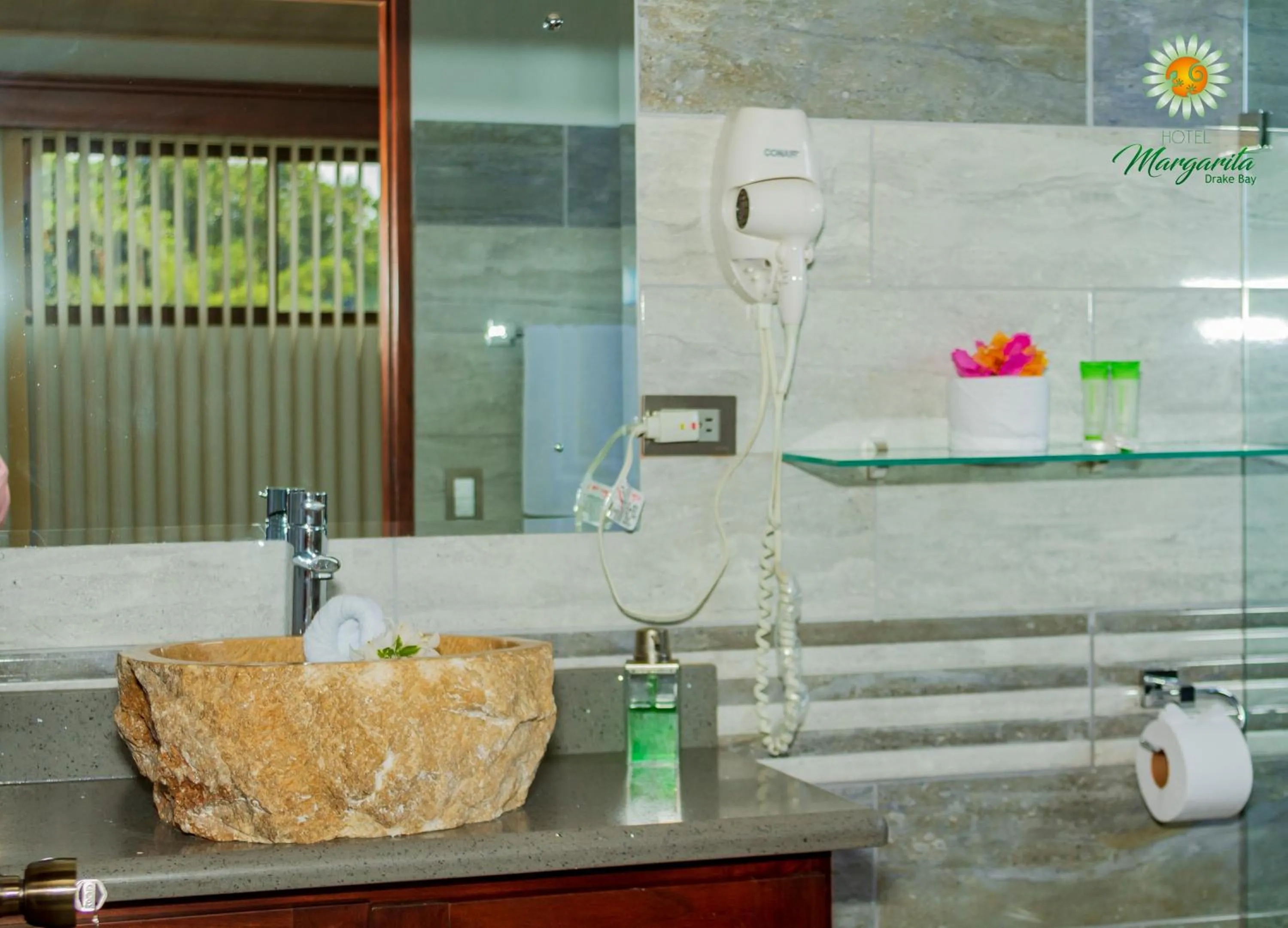 Hotel Margarita and Tour Operator Drake Bay