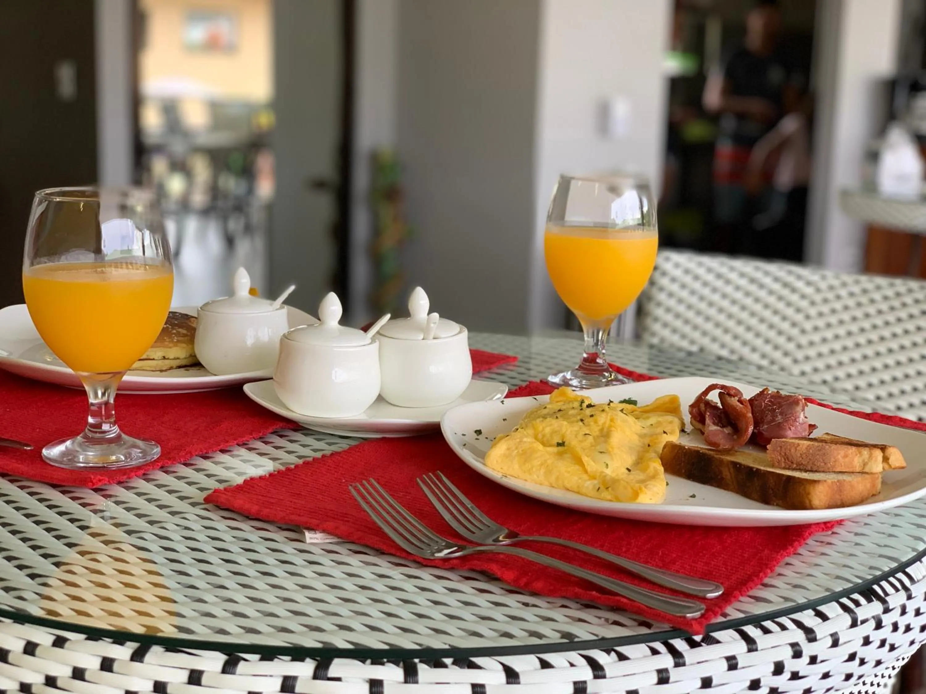 Breakfast in Hotel Margarita and Tour Operator Drake Bay