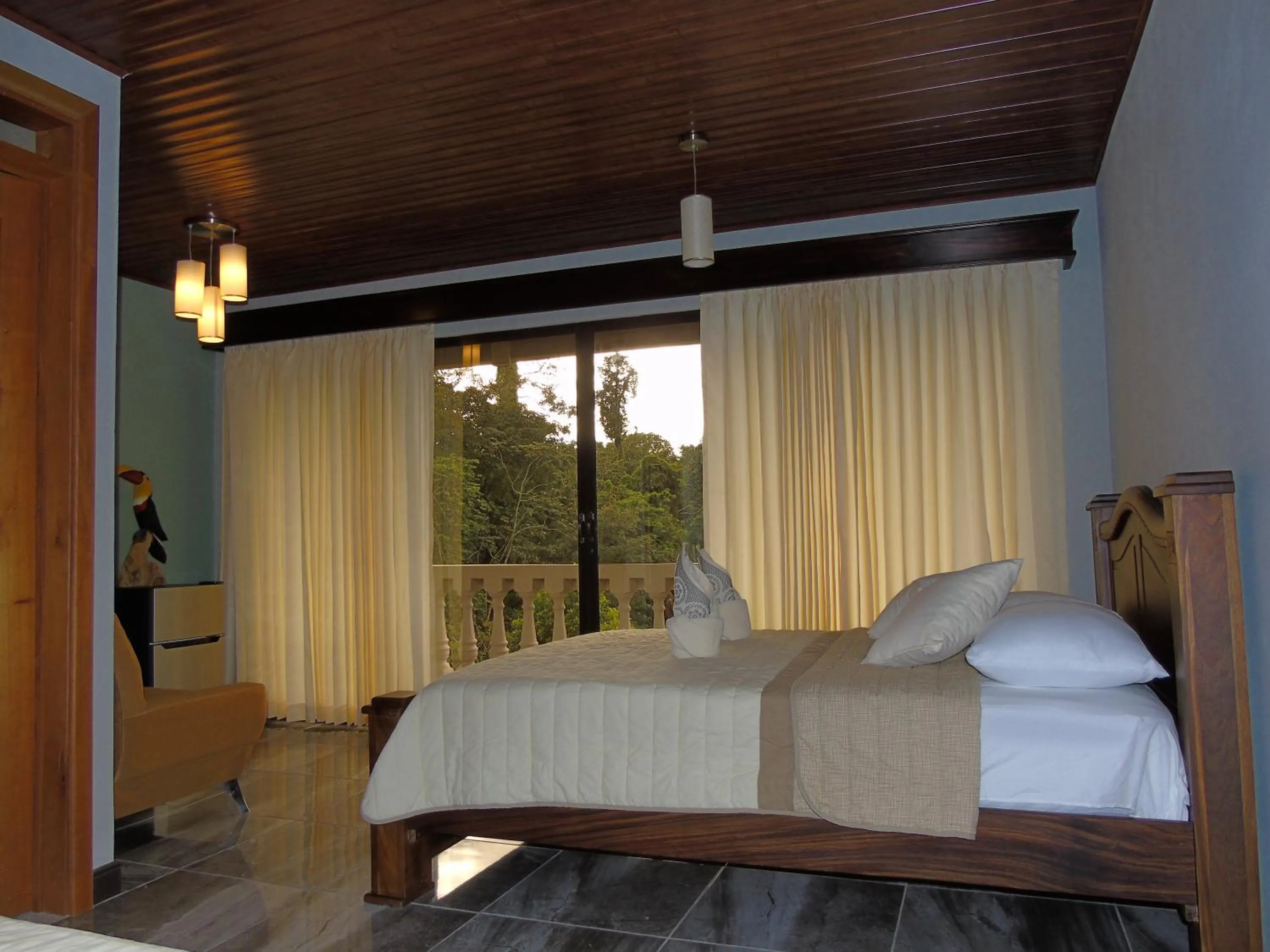 Bed in Hotel Margarita and Tour Operator Drake Bay