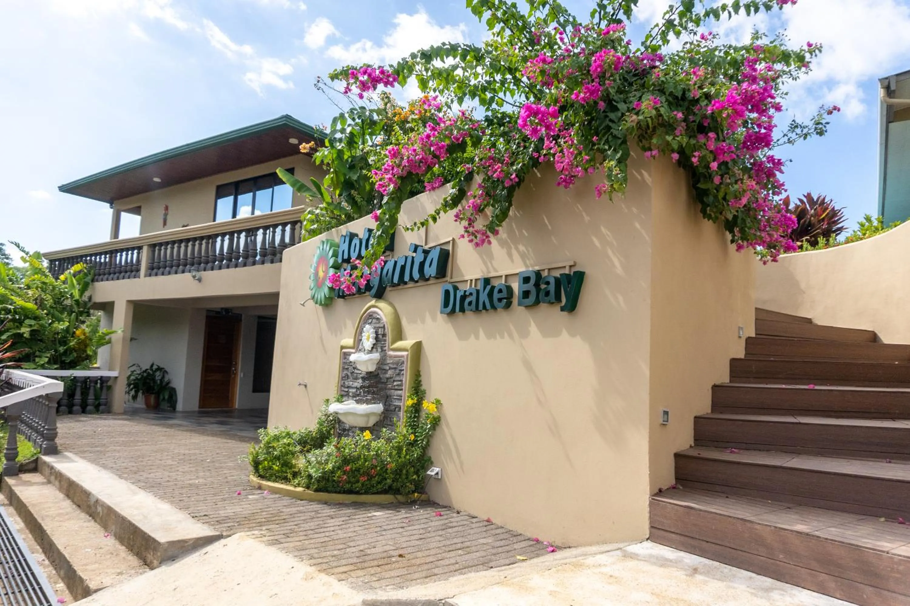 Facade/entrance in Hotel Margarita and Tour Operator Drake Bay