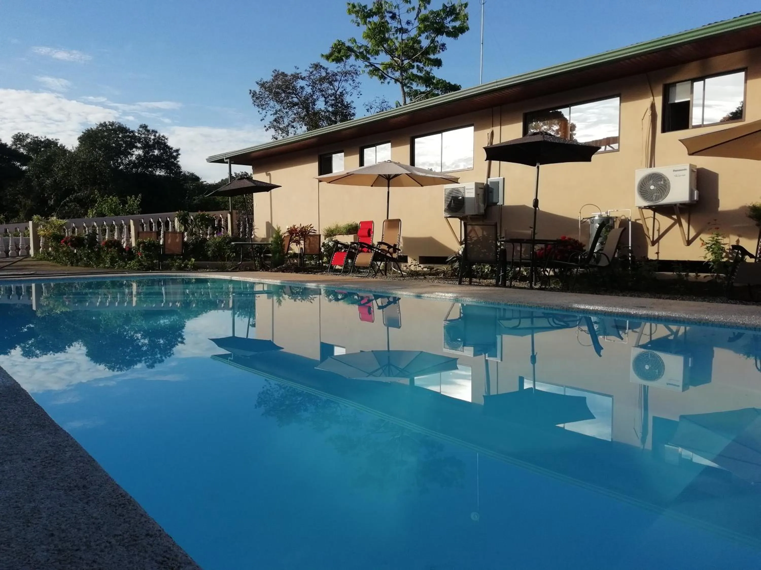 Pool view in Hotel Margarita and Tour Operator Drake Bay