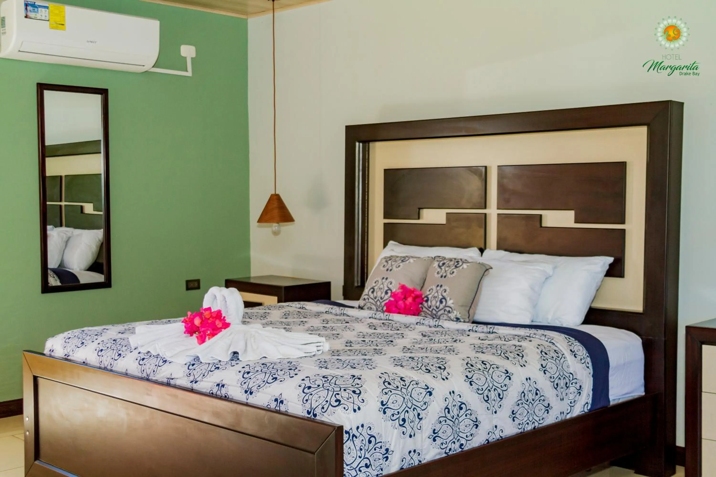 Bed in Hotel Margarita and Tour Operator Drake Bay