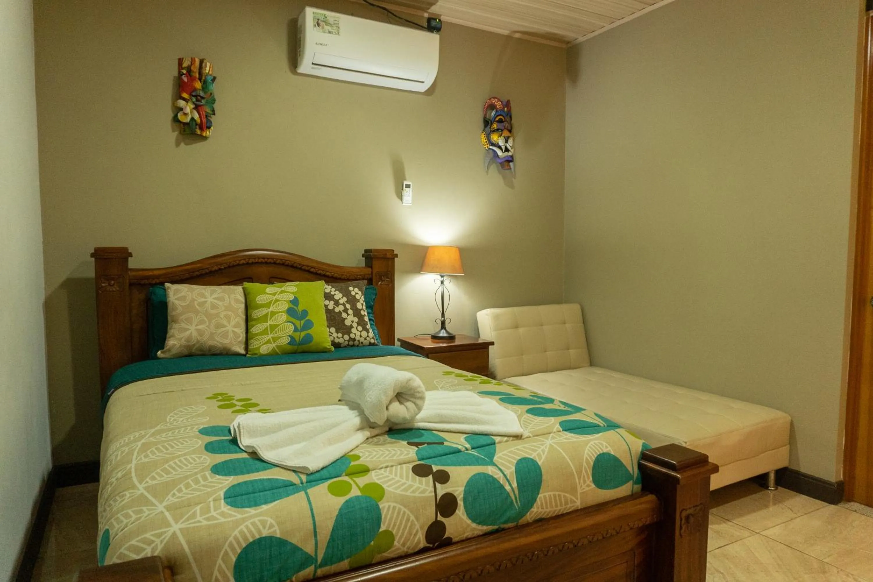 Photo of the whole room, Bed in Hotel Margarita and Tour Operator Drake Bay