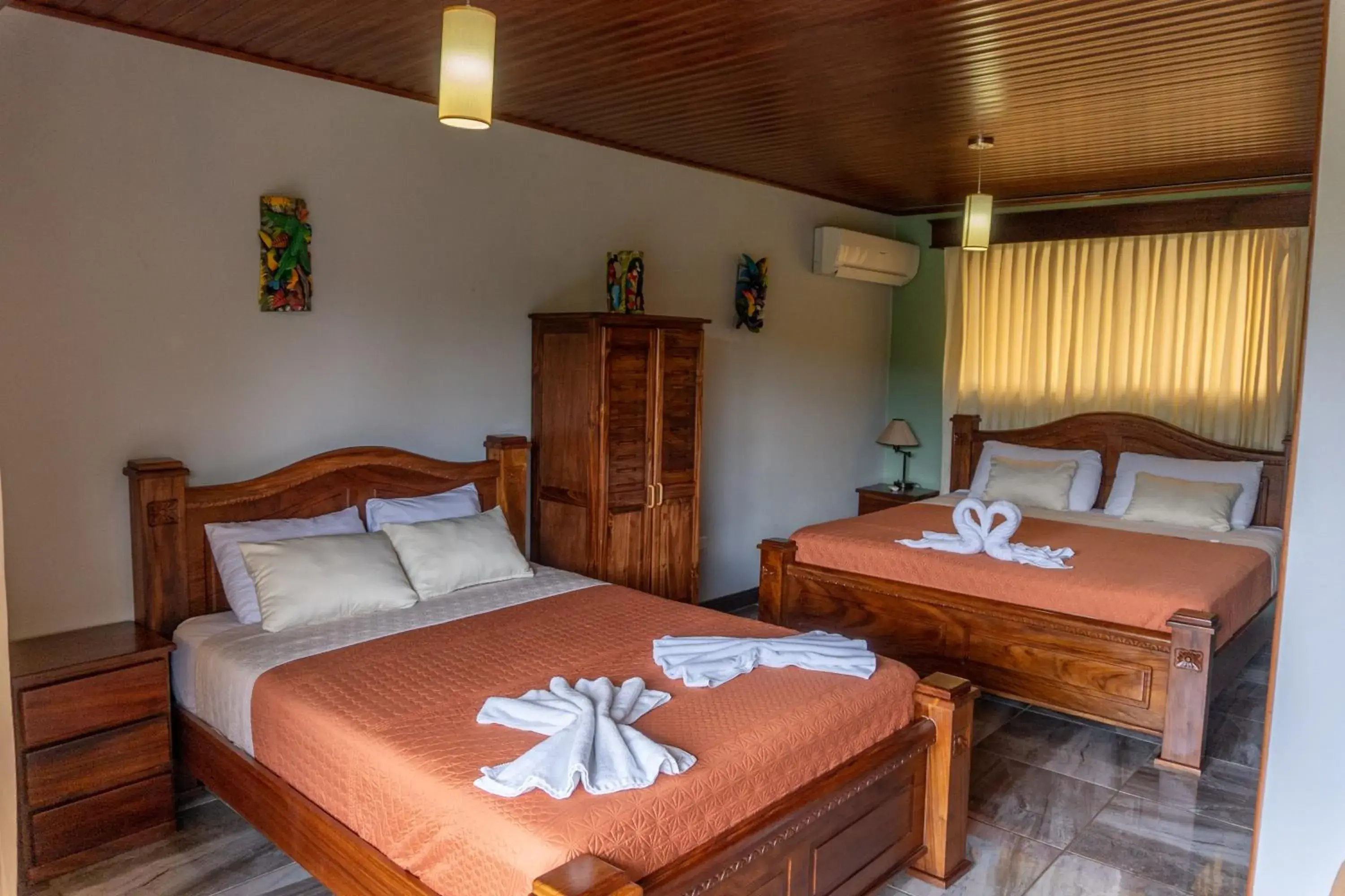 Superior room with 1 King bed and 1 Double bed - Private Bathroom in Hotel Margarita and Tour Operator Drake Bay Superior room with 1 King bed and 1 Double bed - Private Bathroom in Hotel Margarita and Tour Operator Drake Bay