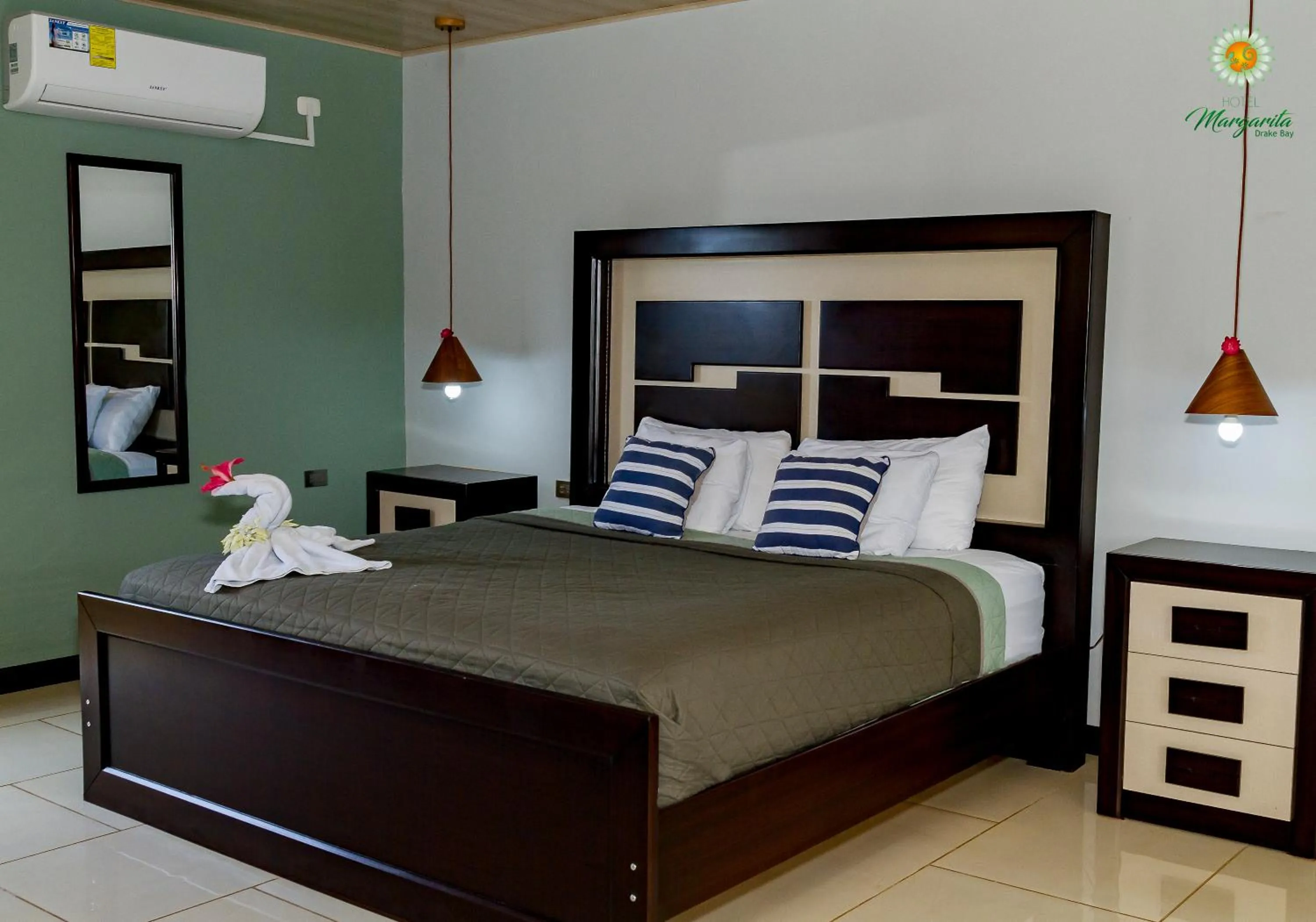 Bed in Hotel Margarita and Tour Operator Drake Bay