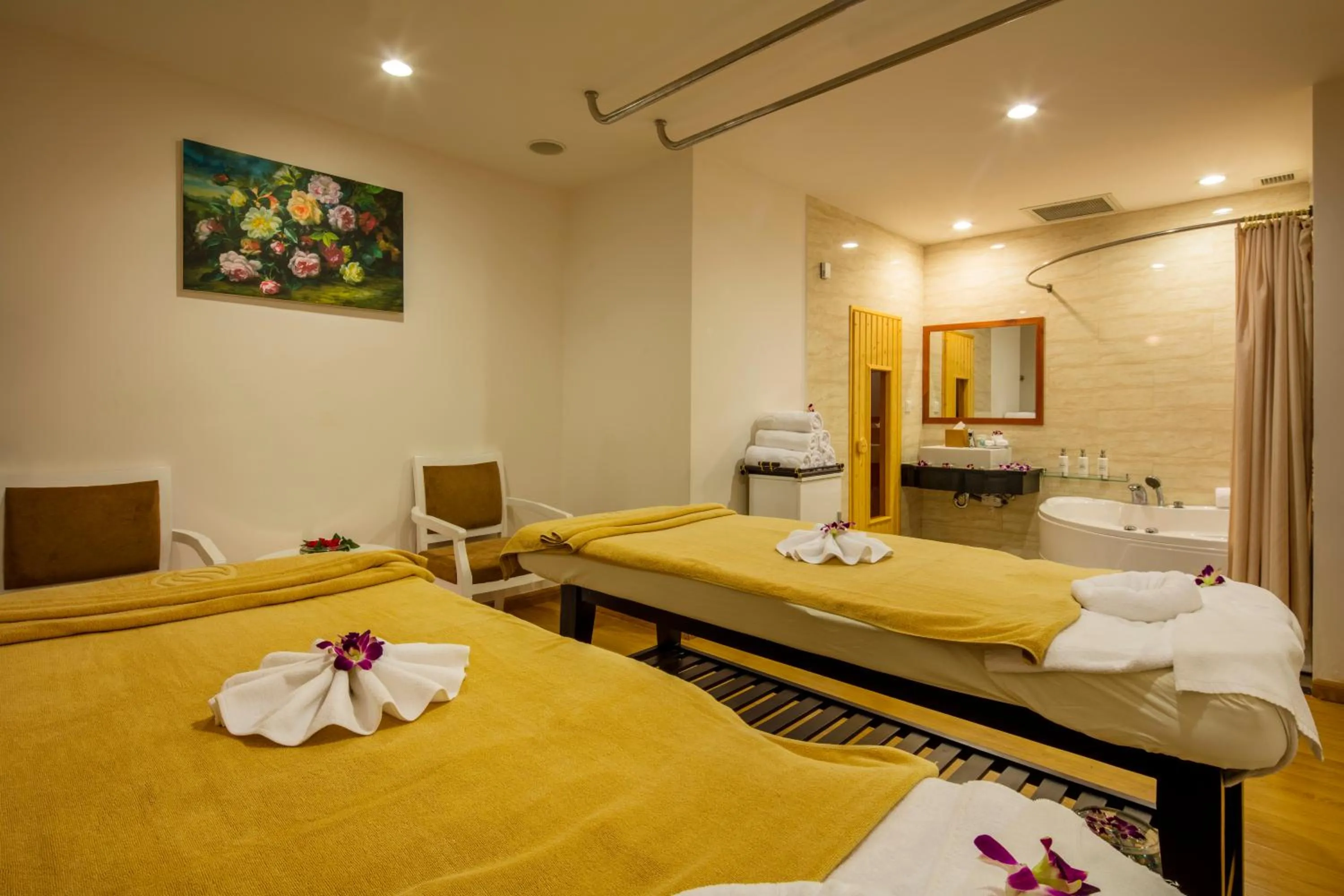 Massage, Bed in TTC Hotel Michelia
