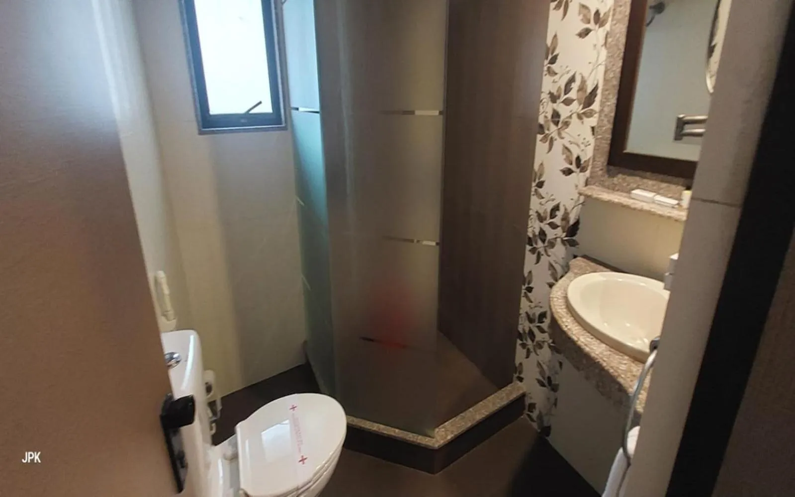 Bathroom in Lytton Hotel