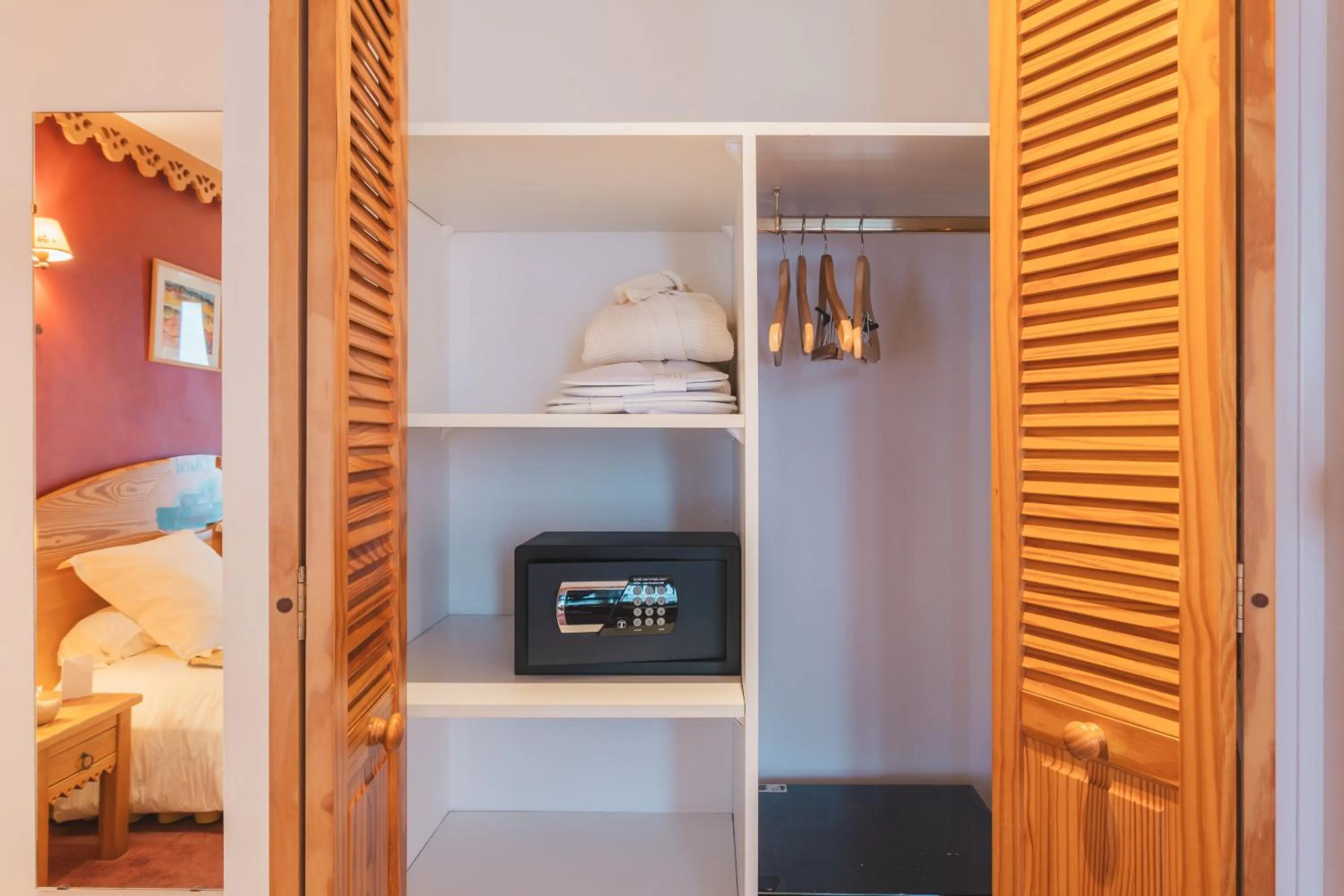 Bedroom, Bed in Hôtel Le Bois Joli