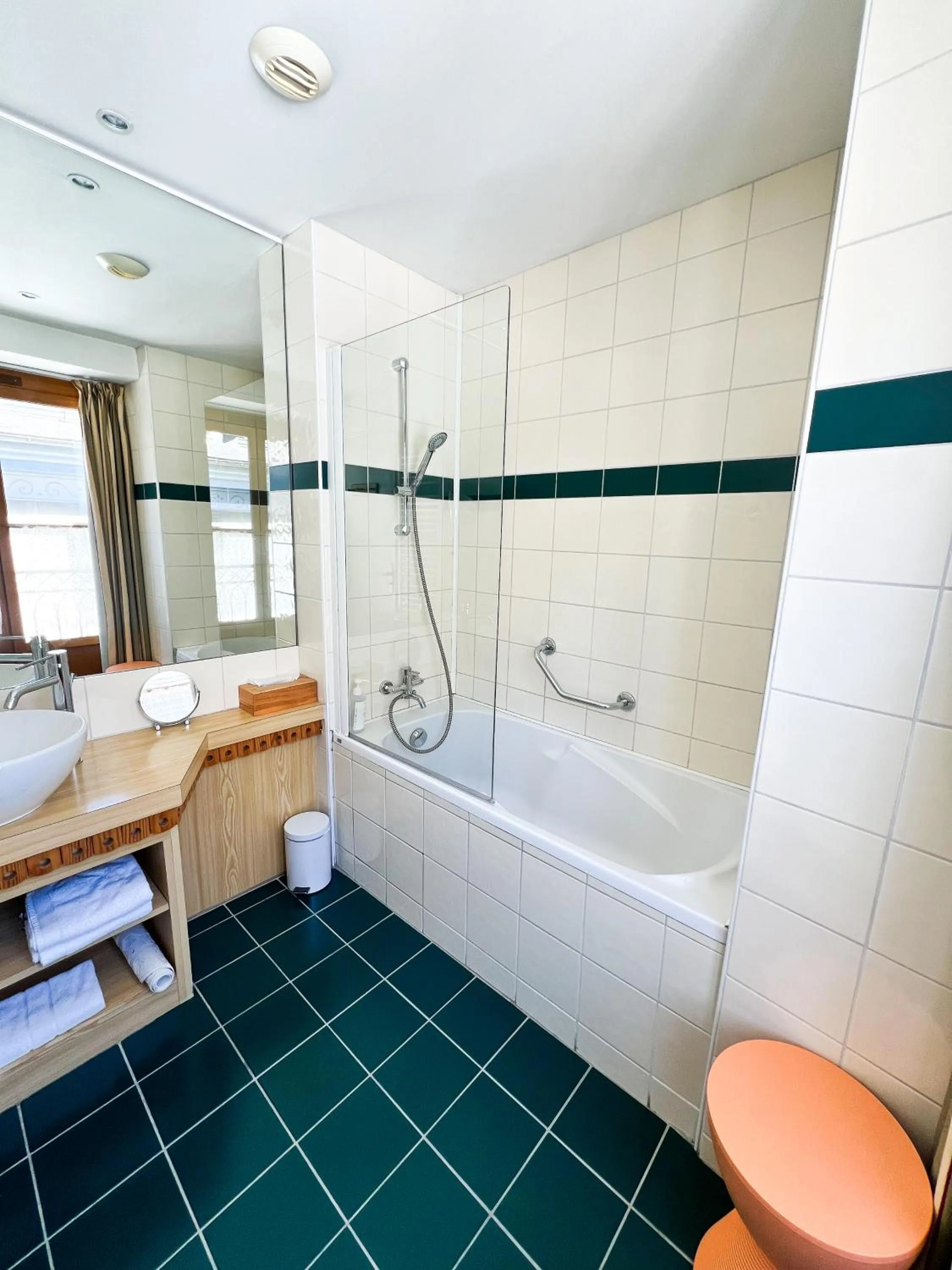 Bathroom in Hôtel Le Bois Joli