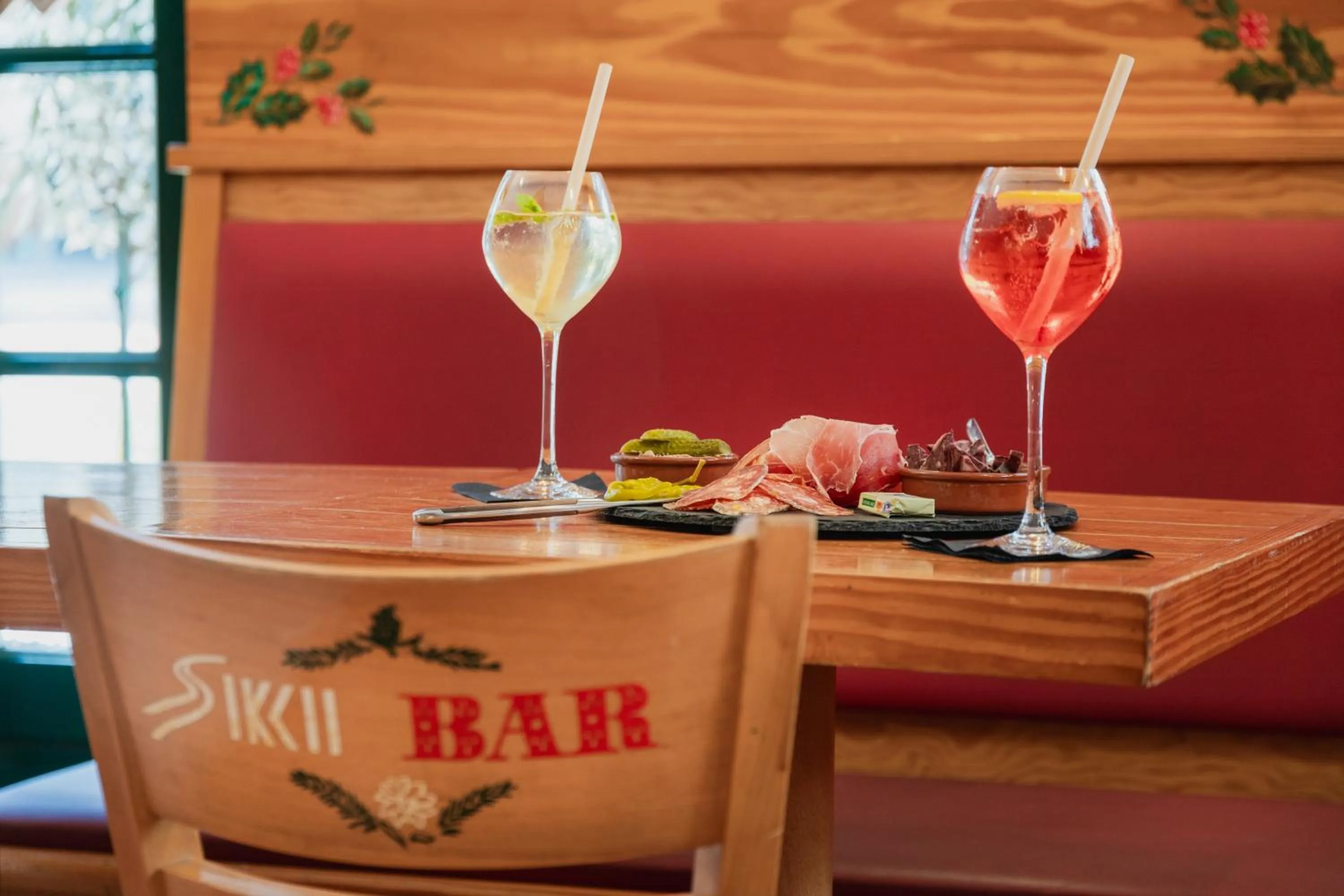 Restaurant/places to eat in Hôtel Le Bois Joli