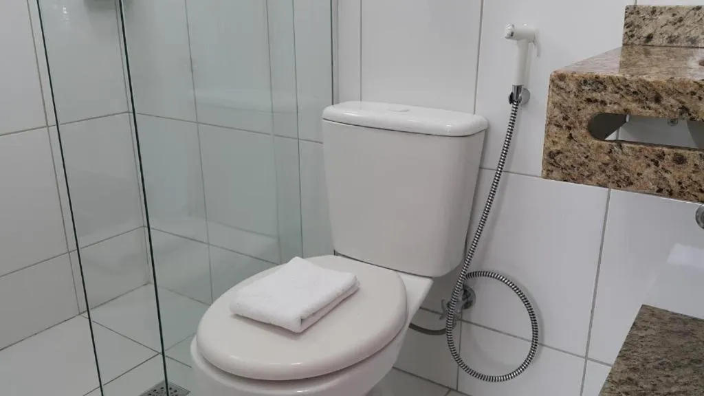 Toilet in Pousada Bomar Bombinhas