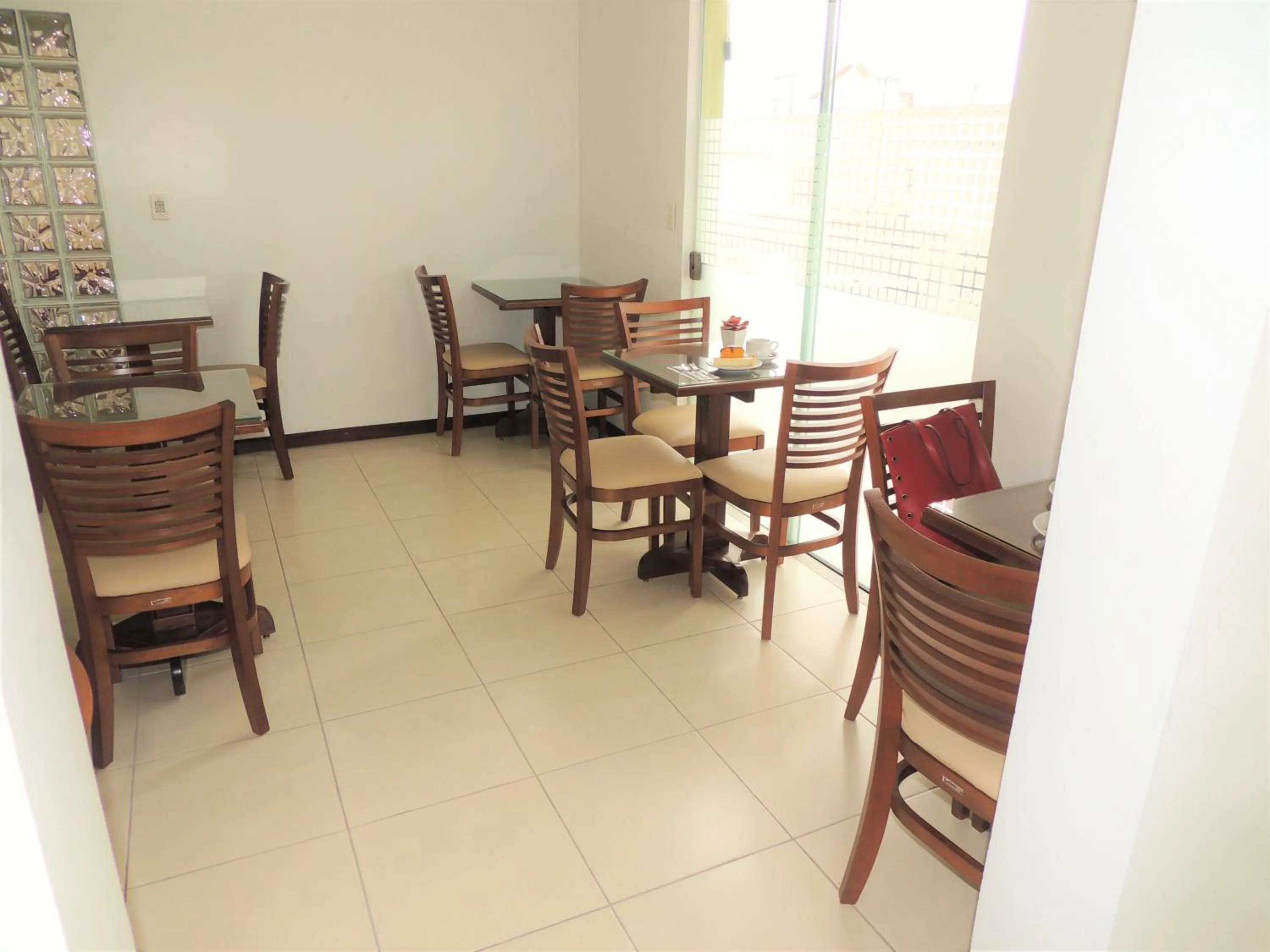 Dining area in Pousada Bomar Bombinhas