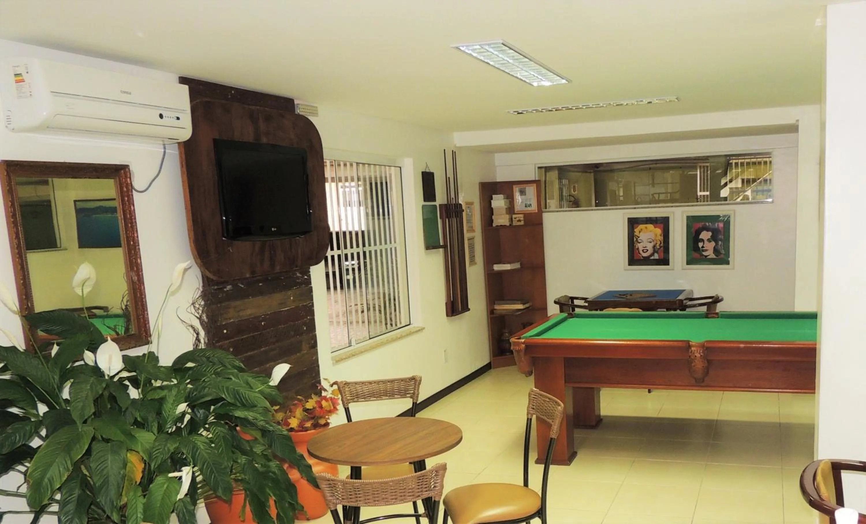 Communal lounge/ TV room in Pousada Bomar Bombinhas