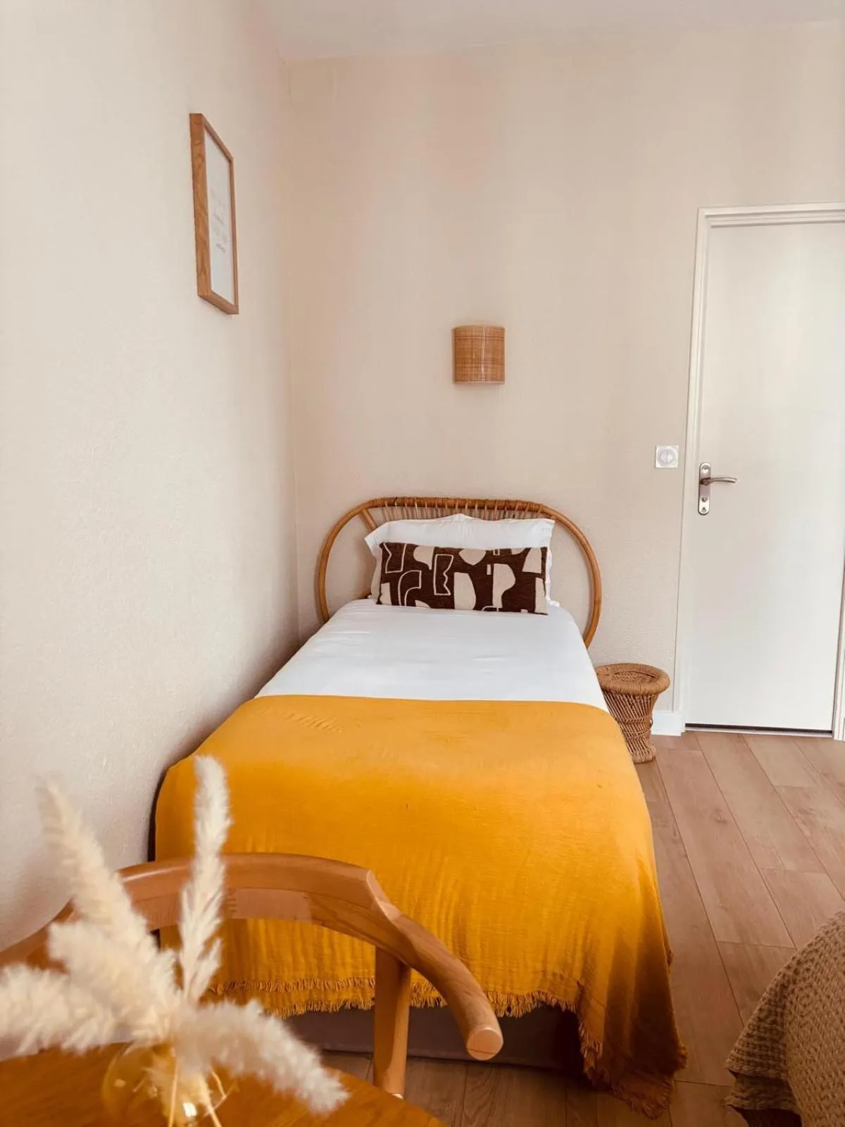 Bedroom, Bed in Hôtel Le Britannic - centre gare-