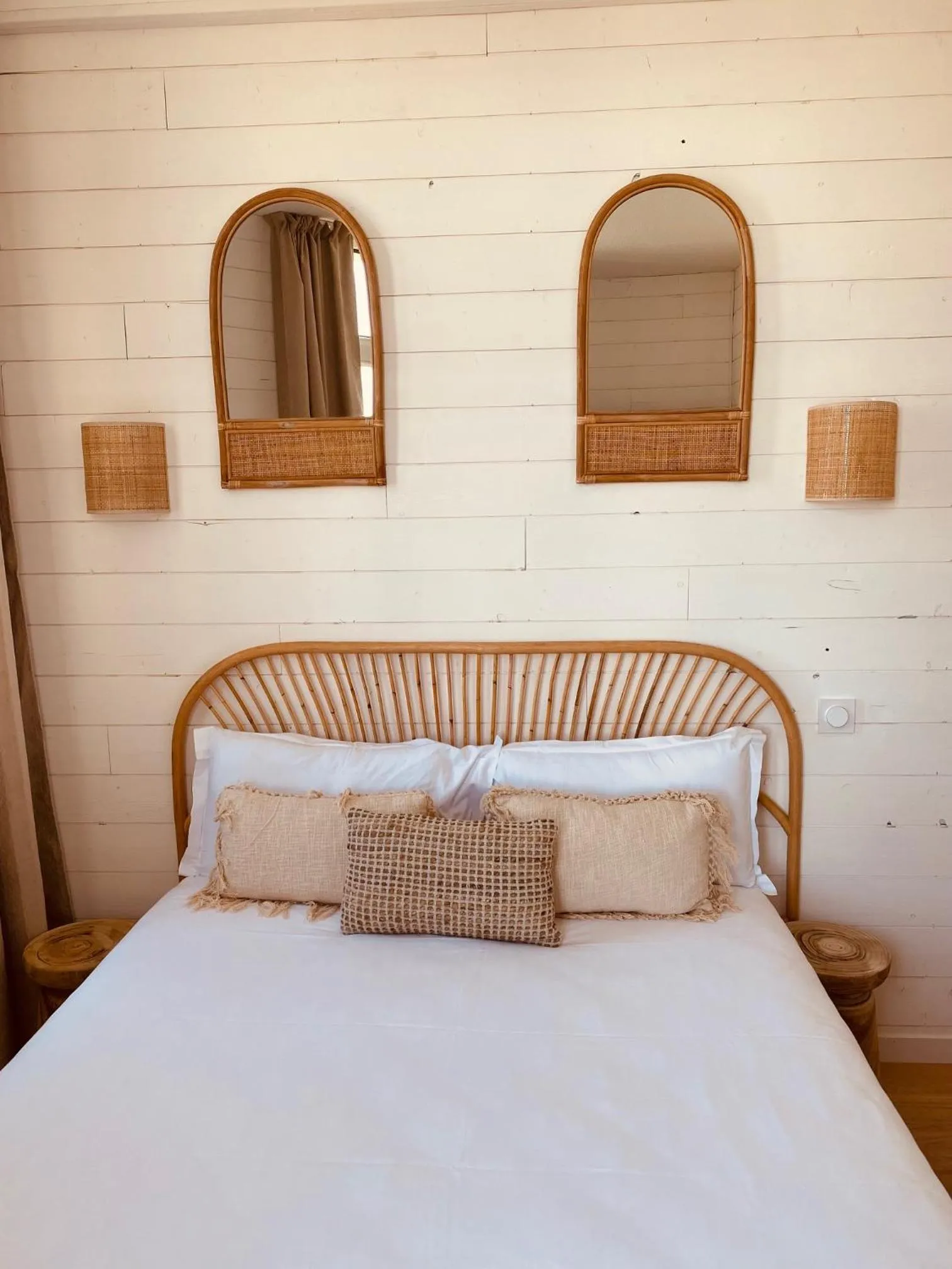 Bedroom, Bed in Hôtel Le Britannic - centre gare-