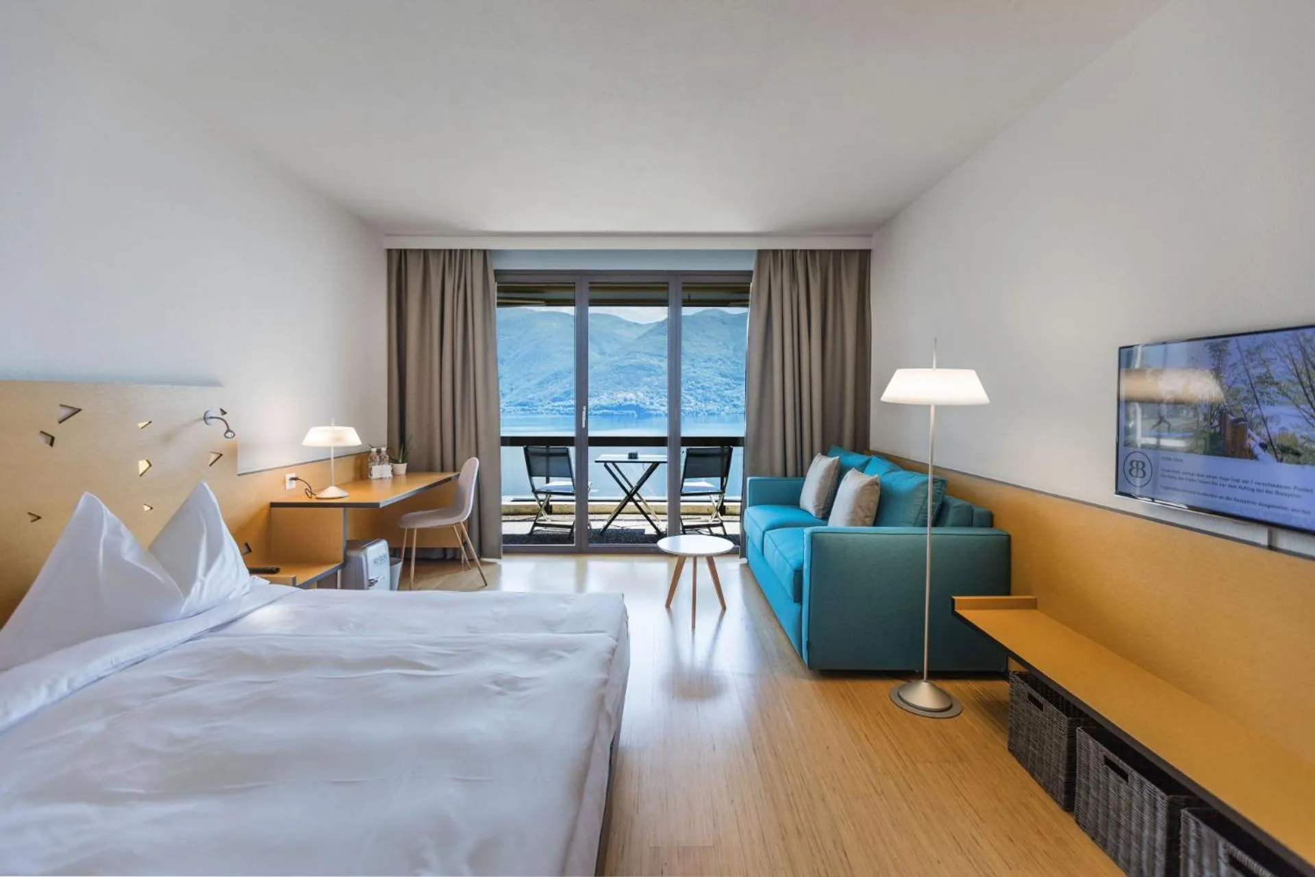 Bedroom, Bed in Parkhotel Brenscino Brissago