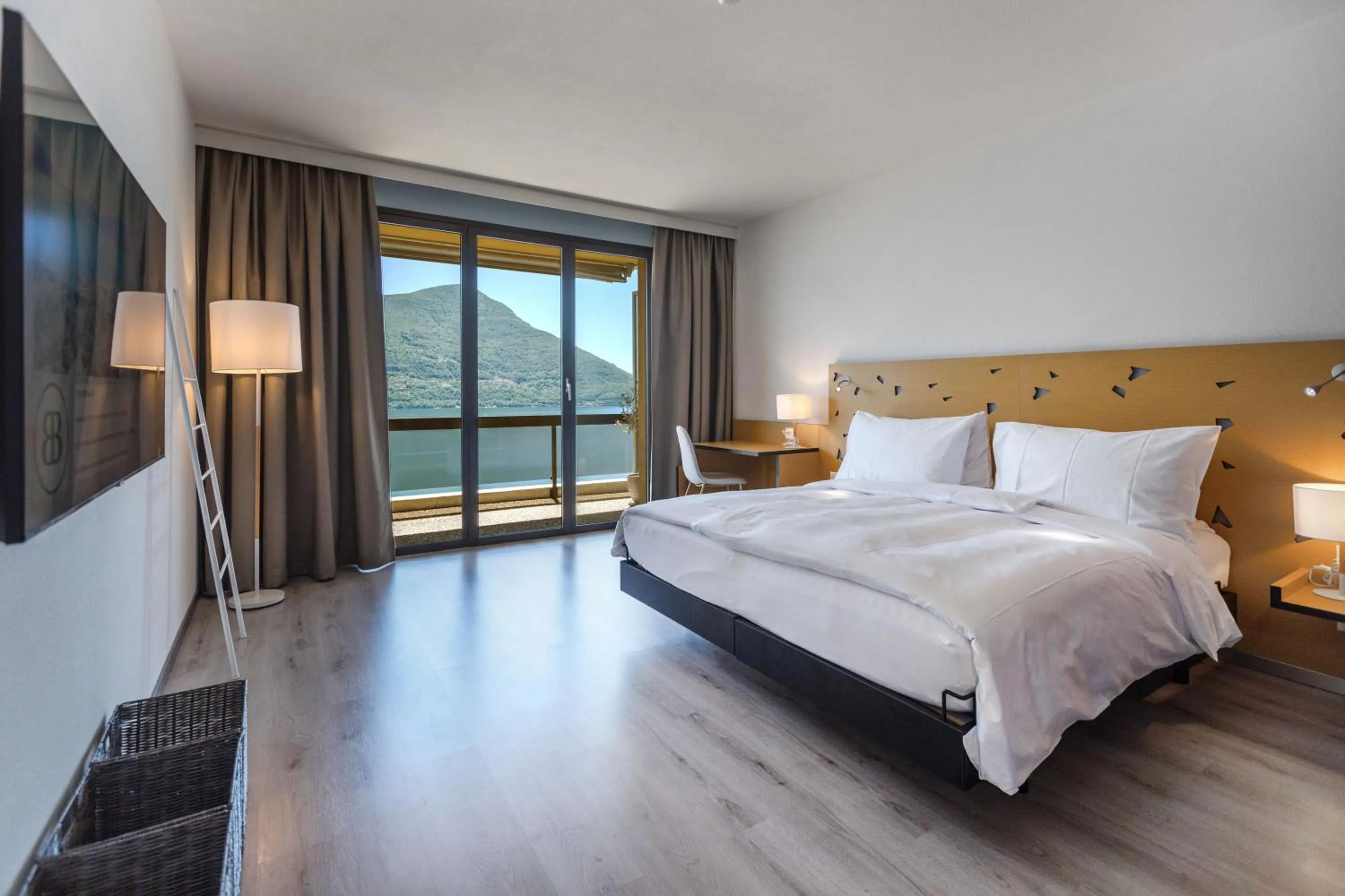 Bed in Parkhotel Brenscino Brissago