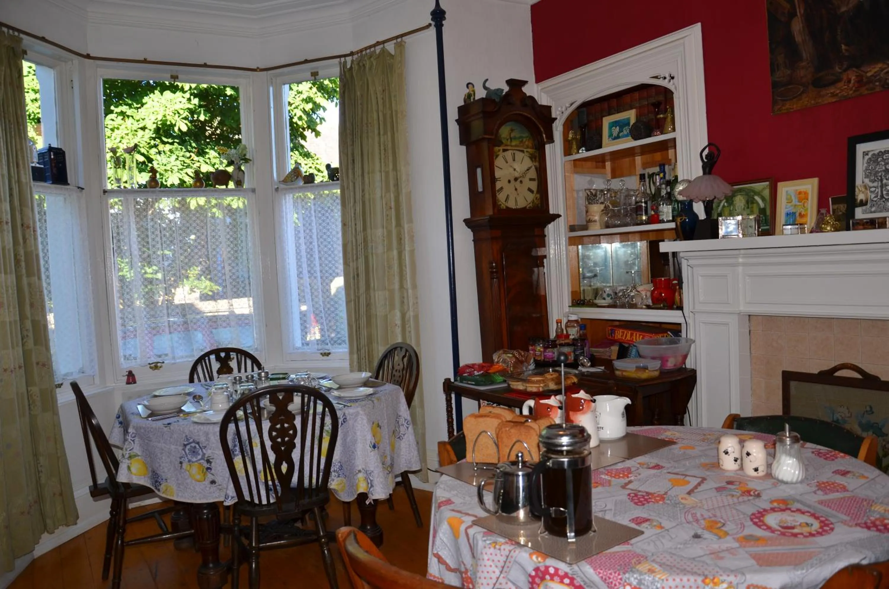 Restaurant/places to eat in Averon House