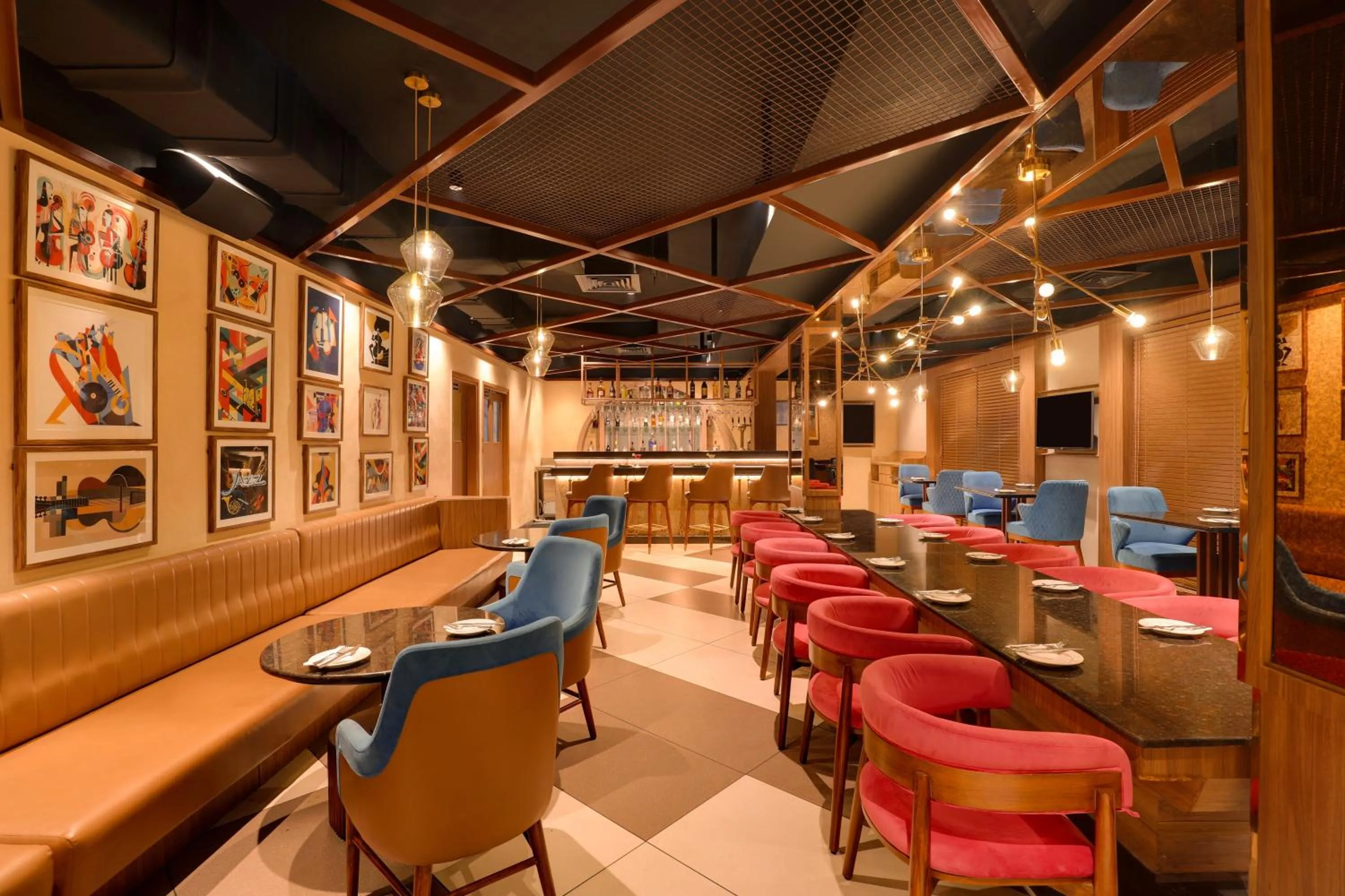 Lounge or bar in Keys Prima by Lemon Tree Hotels, Katti-Ma, Chennai