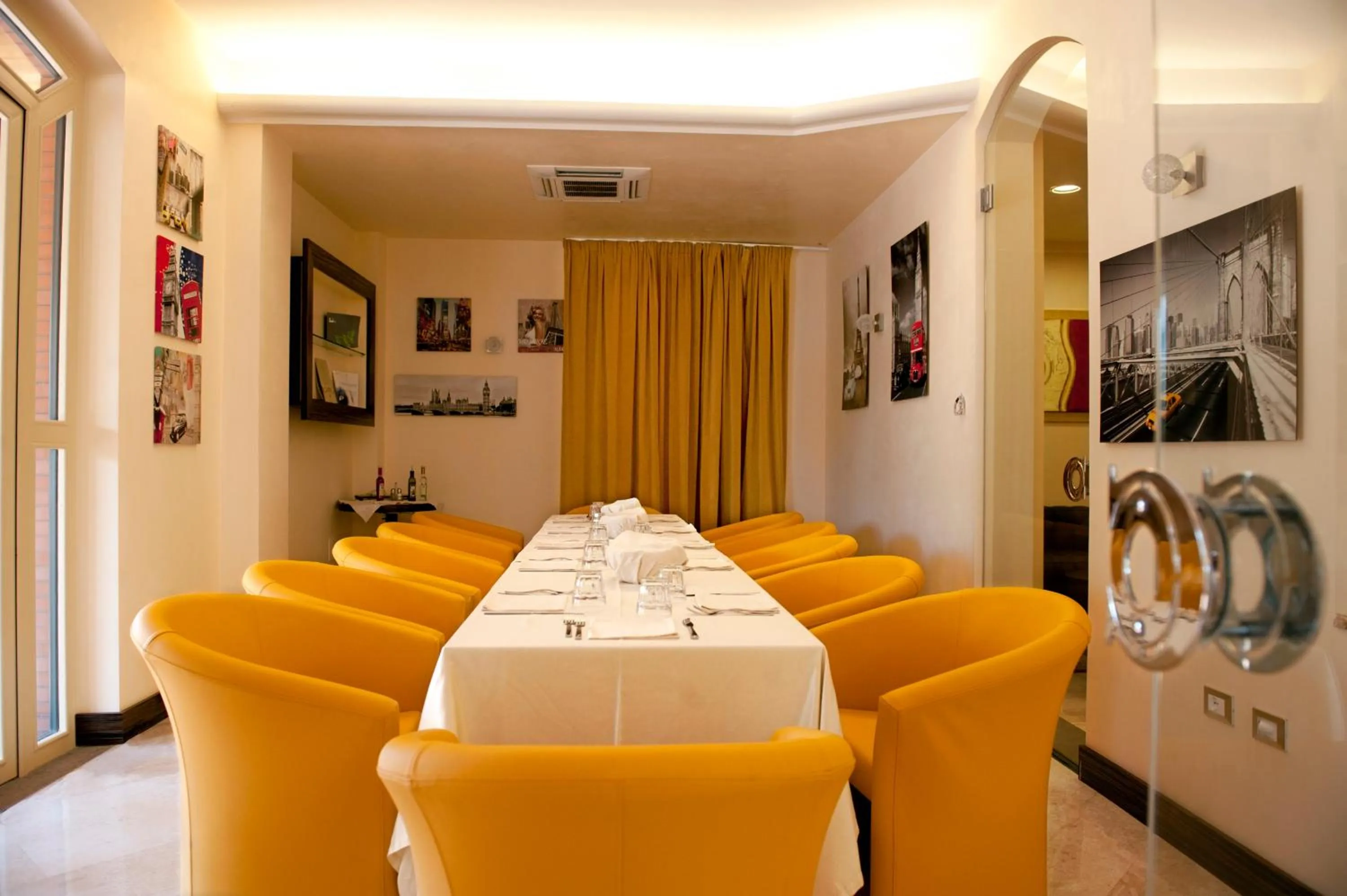 Banquet/Function facilities in OC Hotel