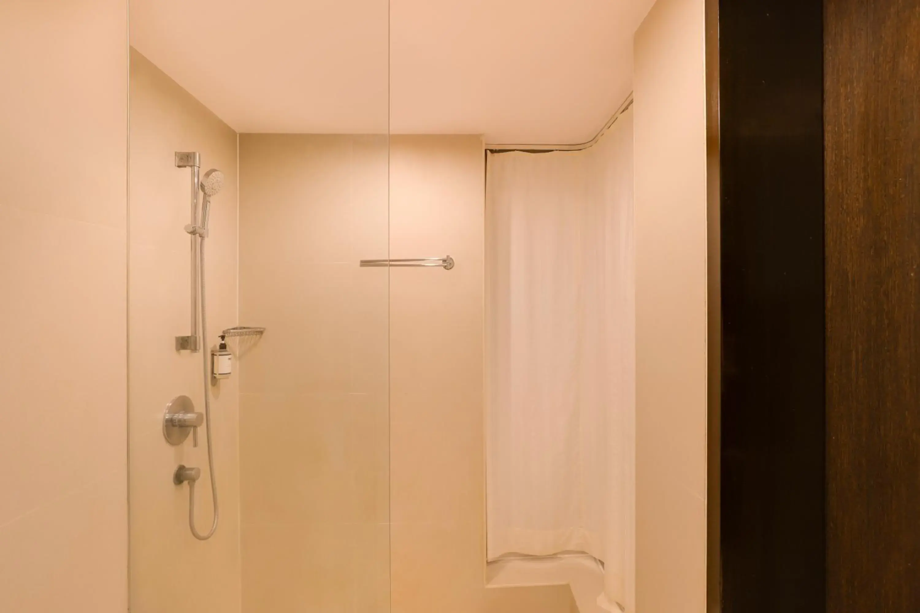 Superior Twin Room (Complimentary Hi-Tea,Enjoy Happy Hours with 1+1 offer and 20% Off on Laundry service and Room Upgrade, subject to availability) - single occupancy in Keys Select by Lemon Tree Hotels, Hosur Road, Bengaluru Superior Twin Room (Complimentary Hi-Tea,Enjoy Happy Hours with 1+1 offer and 20% Off on Laundry service and Room Upgrade, subject to availability) - single occupancy in Keys Select by Lemon Tree Hotels, Hosur Road, Bengaluru