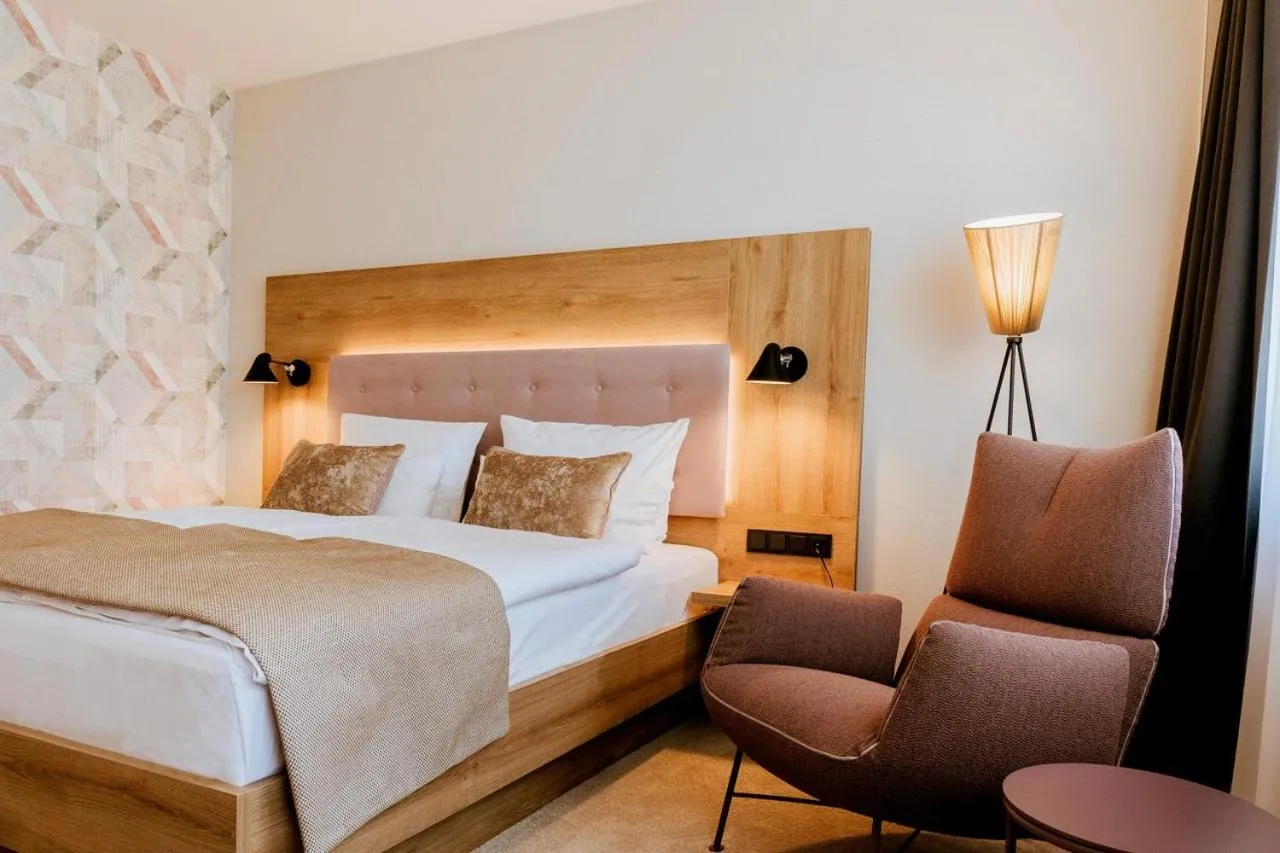 Photo of the whole room, Bed in FischerS