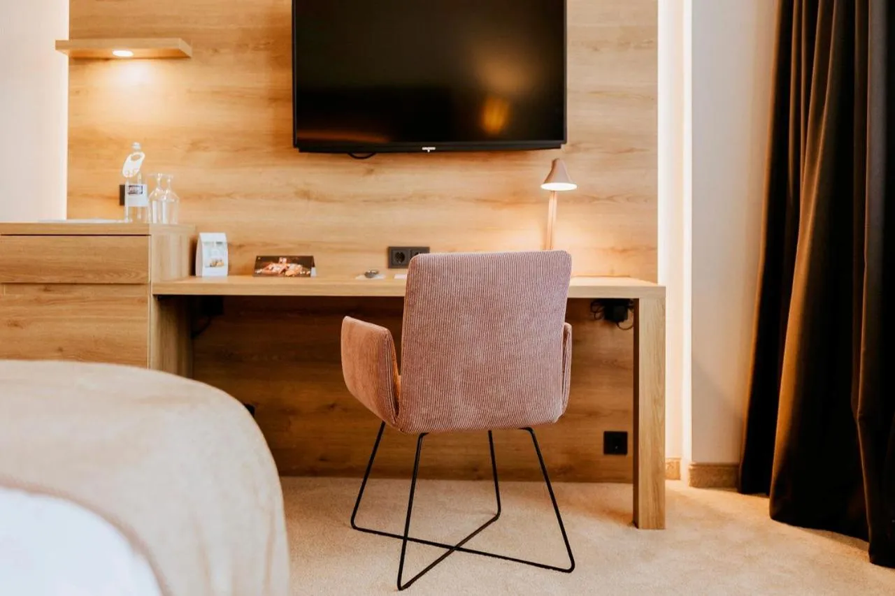 Photo of the whole room, Bed in FischerS