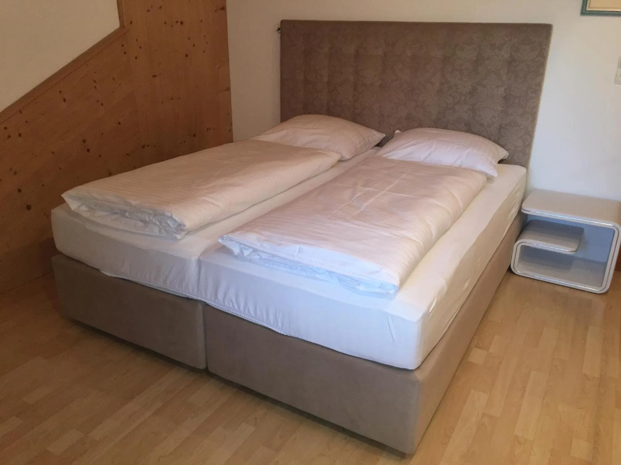 Bedroom, Bed in Hotel & Appartements Alpenresidenz Viktoria