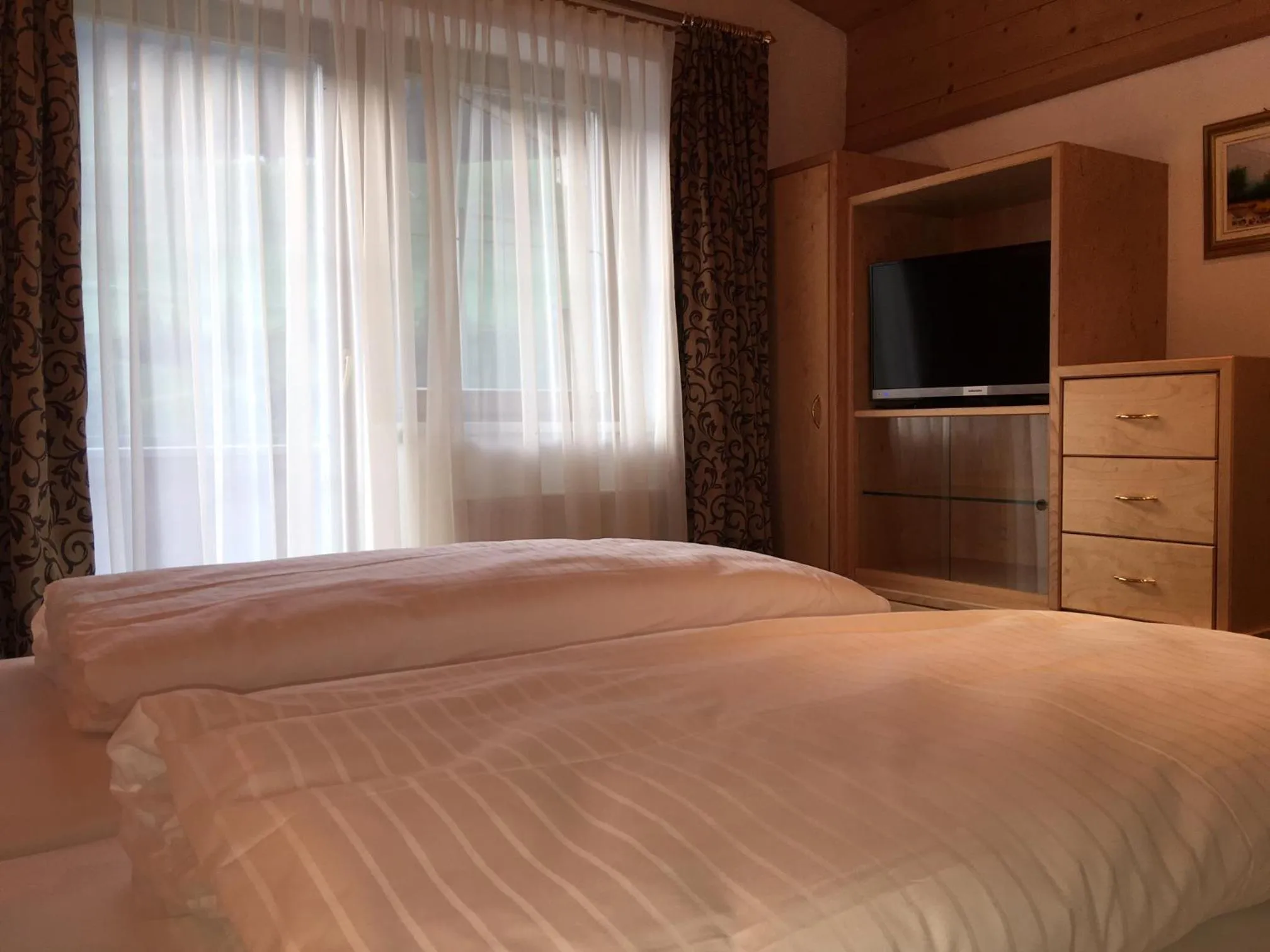 Photo of the whole room, Bed in Hotel & Appartements Alpenresidenz Viktoria