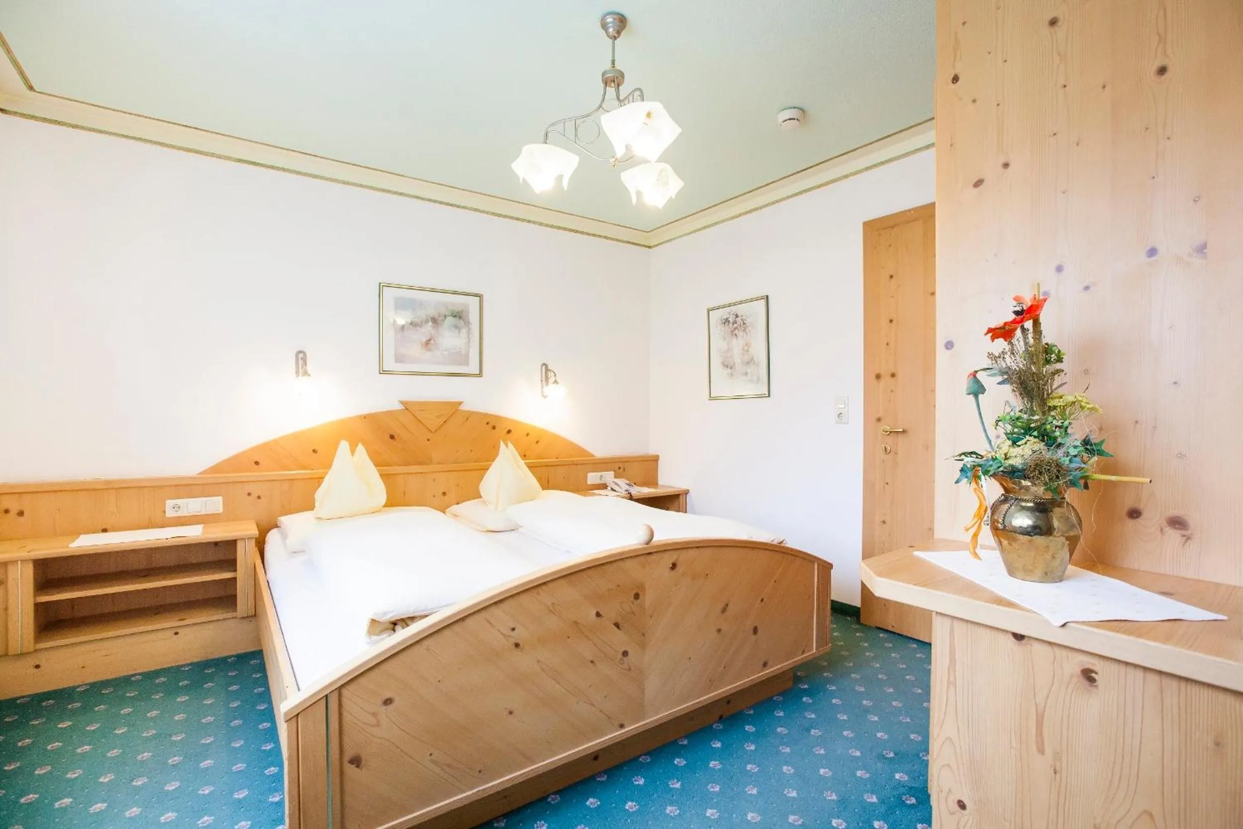 Bed in Hotel & Appartements Alpenresidenz Viktoria