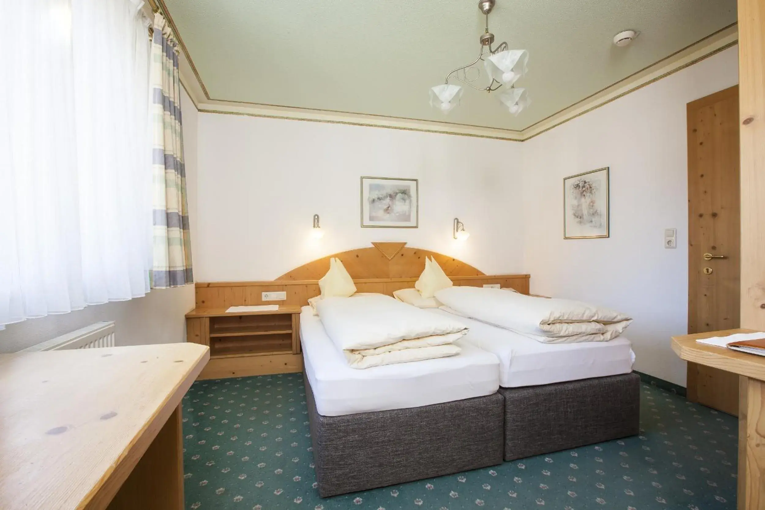 Double Room in Hotel & Appartements Alpenresidenz Viktoria Double Room in Hotel & Appartements Alpenresidenz Viktoria