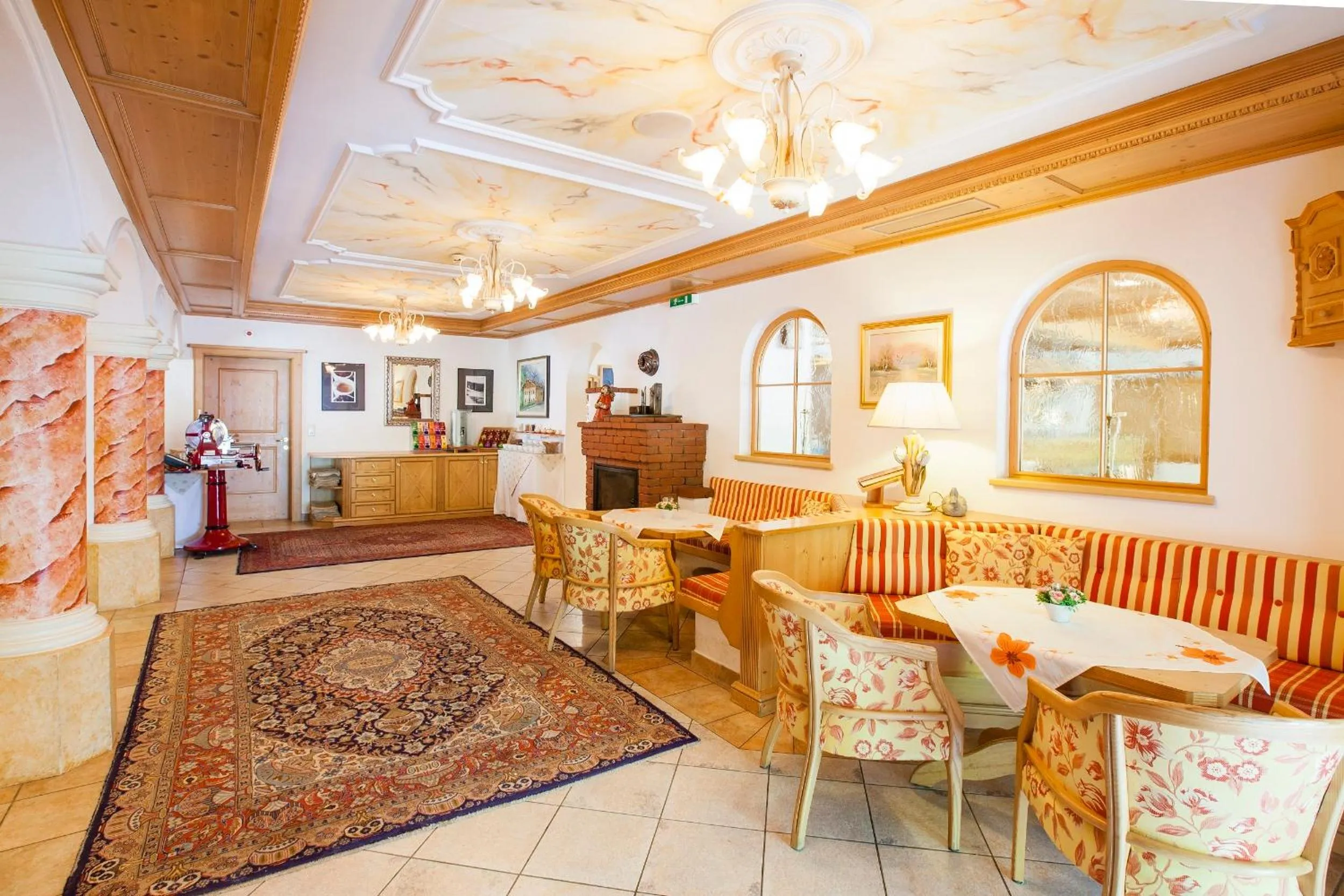 Lobby or reception in Hotel & Appartements Alpenresidenz Viktoria