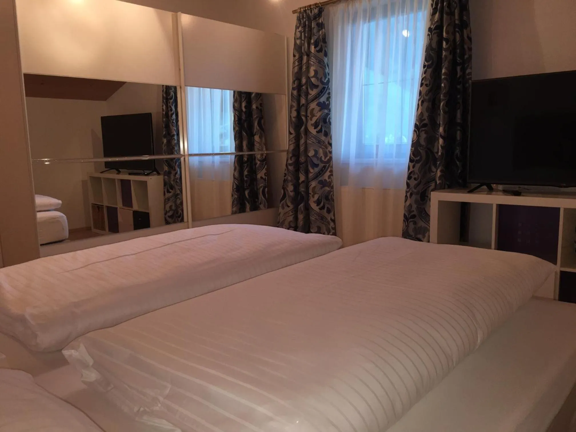 Bedroom, Bed in Hotel & Appartements Alpenresidenz Viktoria