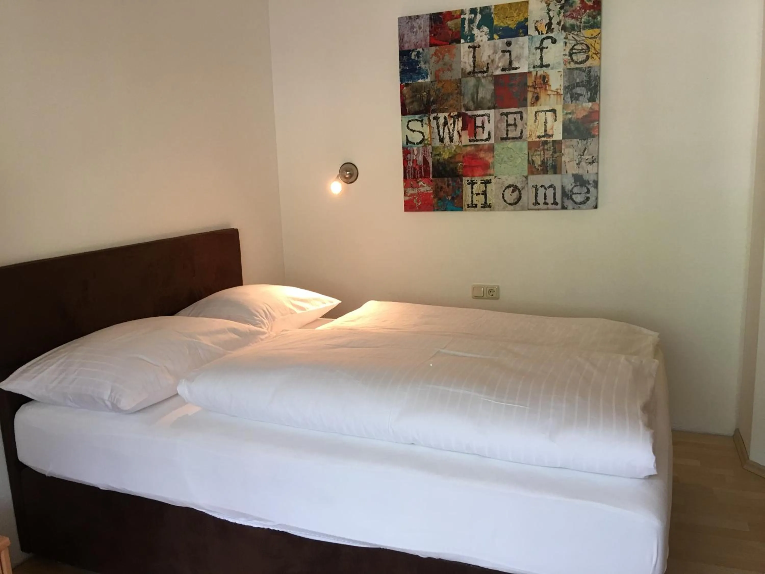 Bedroom, Bed in Hotel & Appartements Alpenresidenz Viktoria