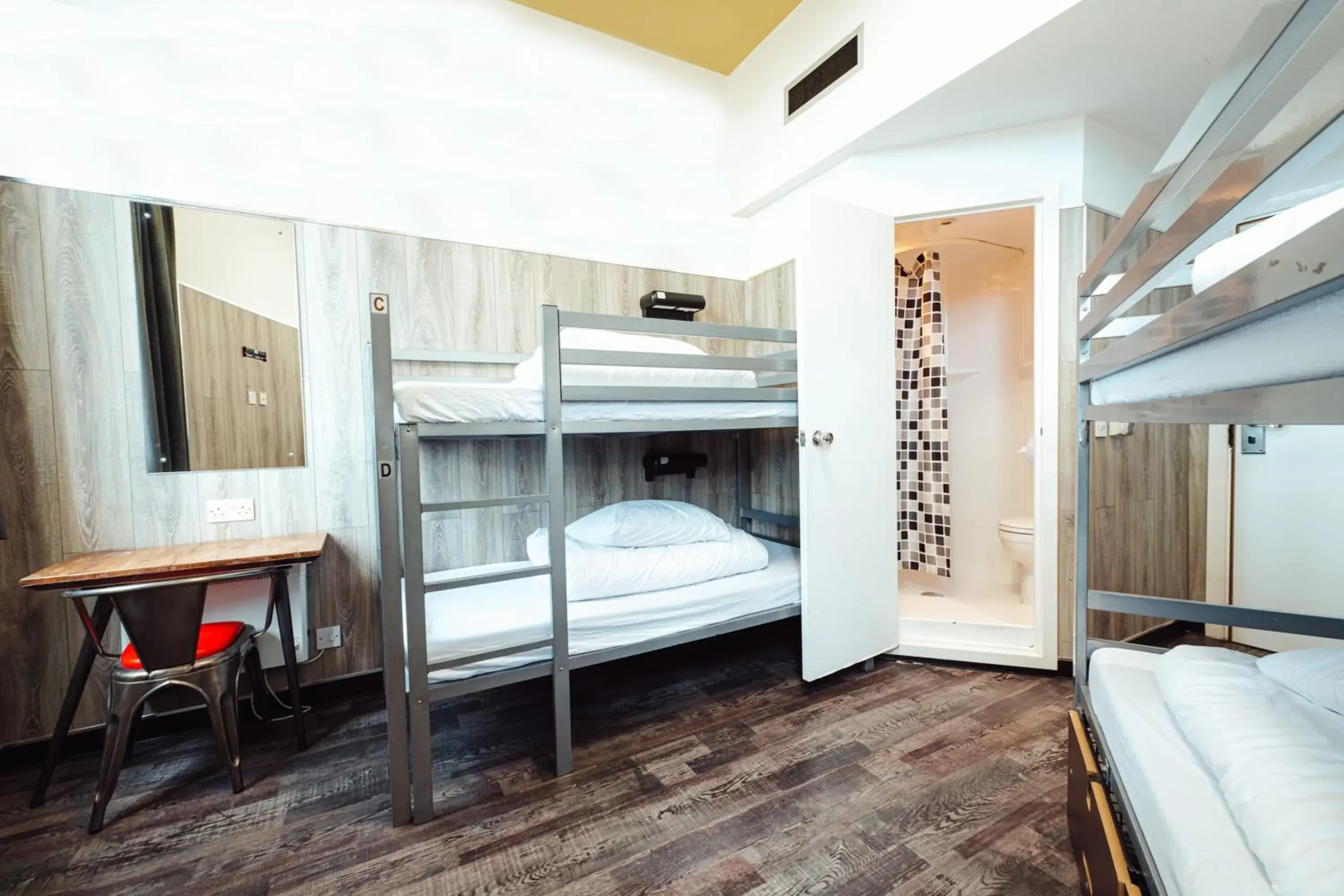 Bed in 4-Bed Mixed Shared Room in Kabannas Newcastle Bed in 4-Bed Mixed Shared Room in Kabannas Newcastle