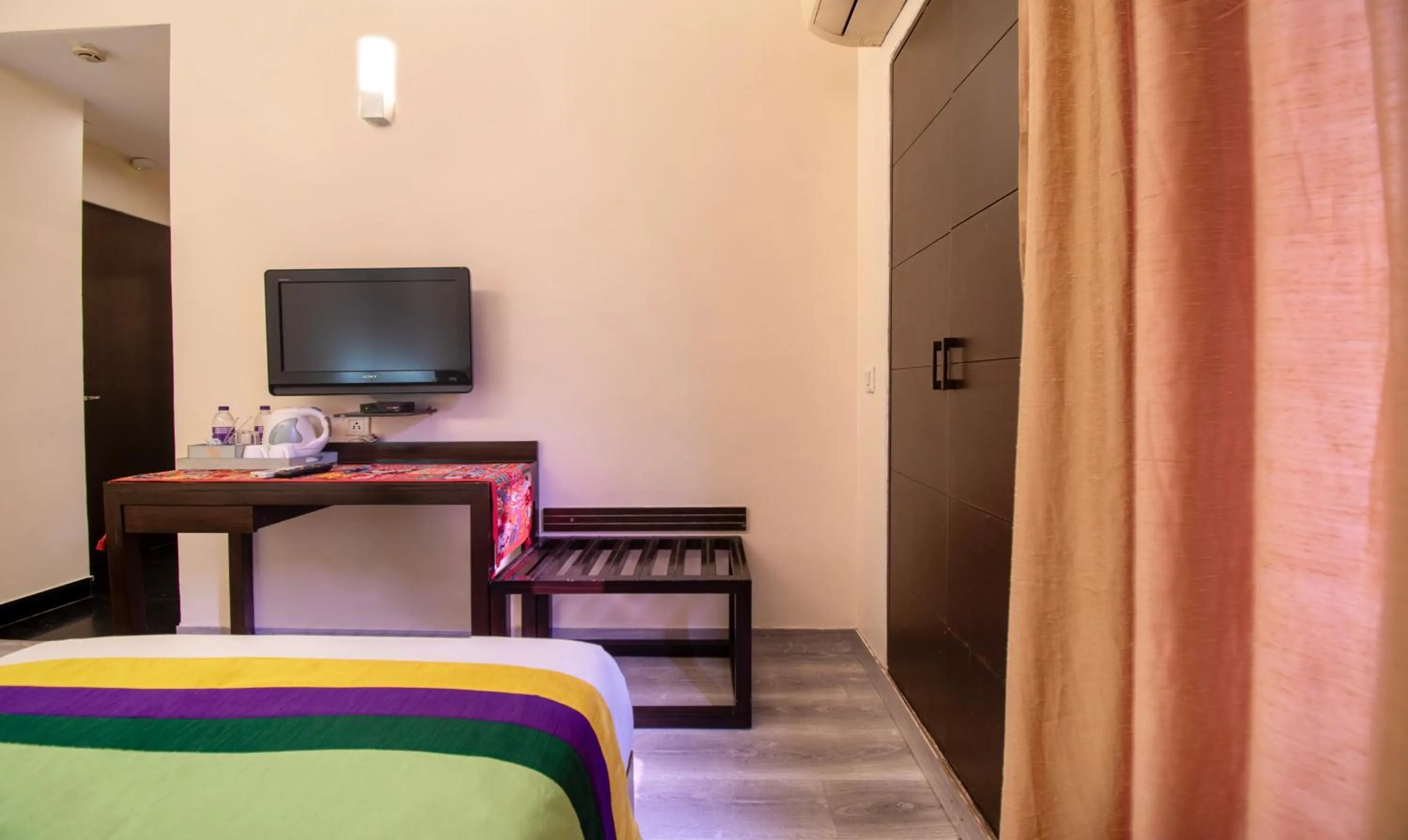 Bedroom, Bed in Treebo Cabana