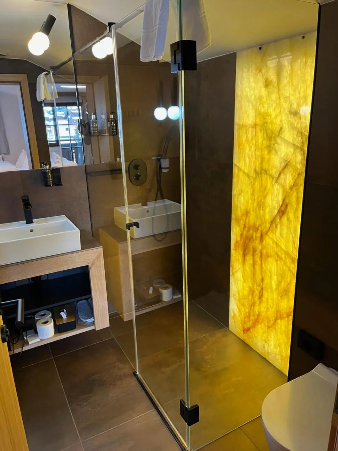 Shower in Tieflehner Hof Pitztalhaus Hotel