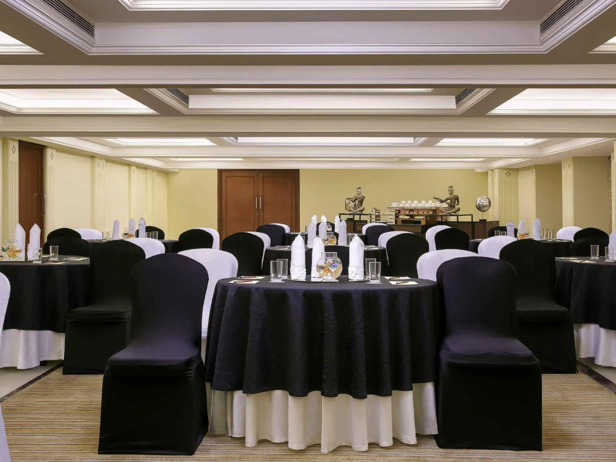 Meeting/conference room in Grand Mercure Vadodara Surya Palace