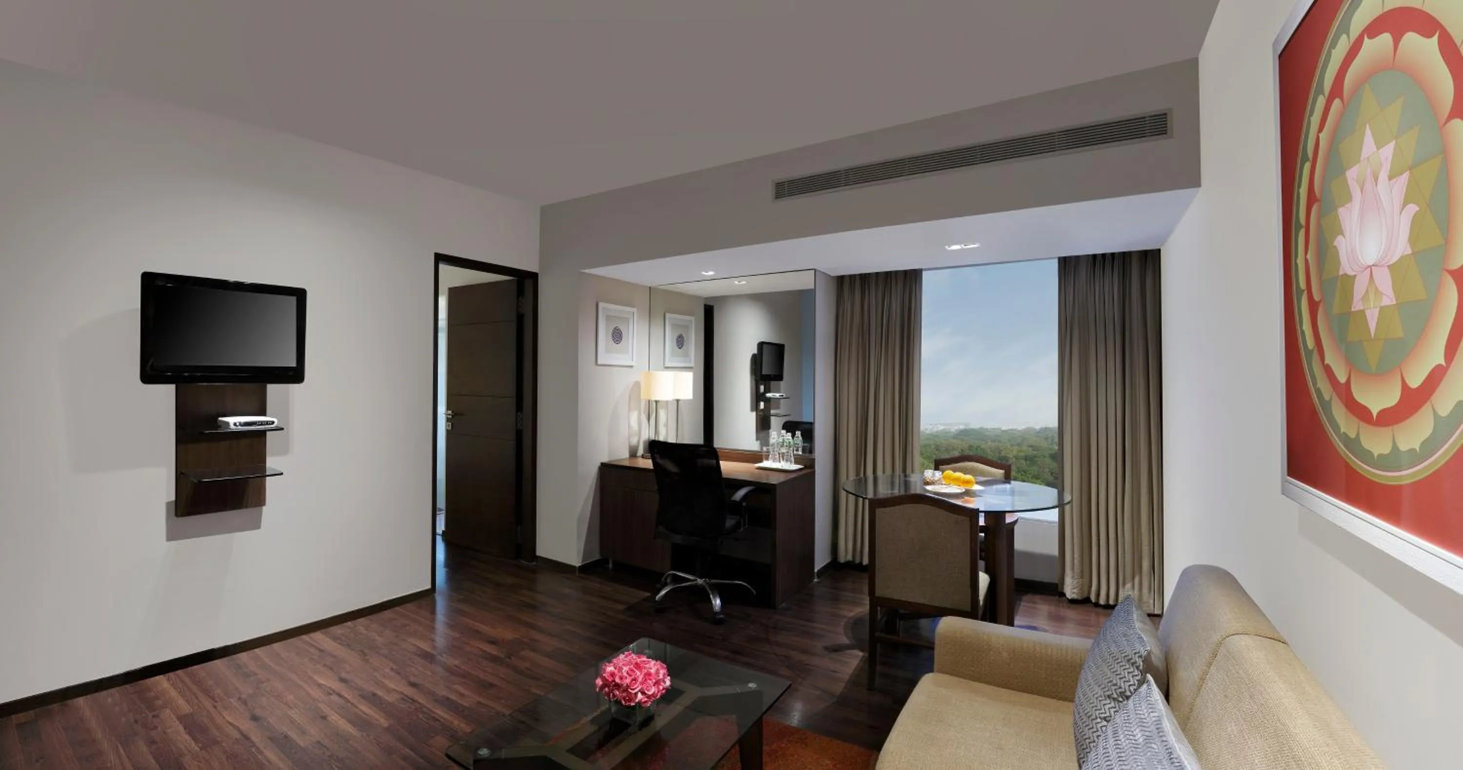 TV and multimedia in Grand Mercure Vadodara Surya Palace